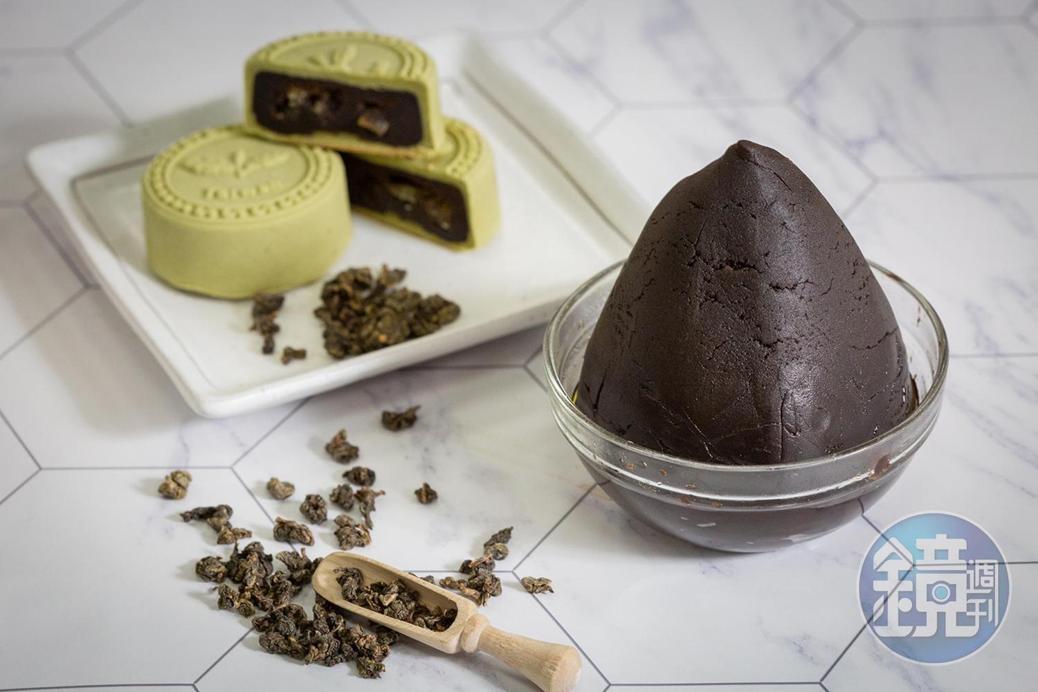 把東方美人茶葉磨成粉，加入白豆沙裡，餡料吃得出茶香，讓不少走高端路線的糕餅業者買單選購。