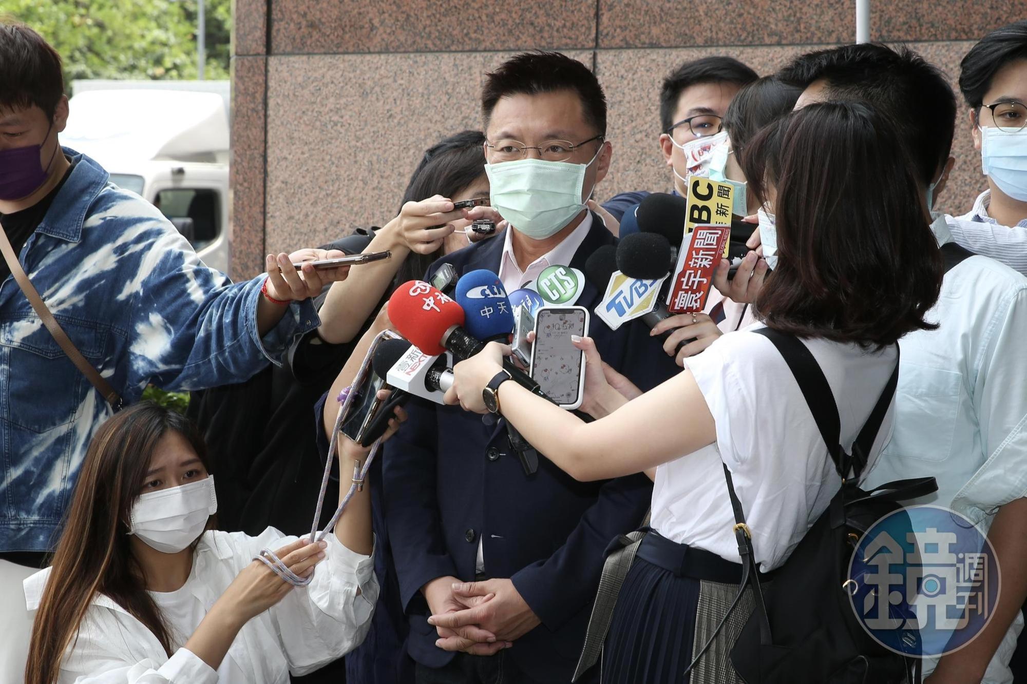 民進黨高雄市黨部主委、立委趙天麟會前接受媒體訪問。