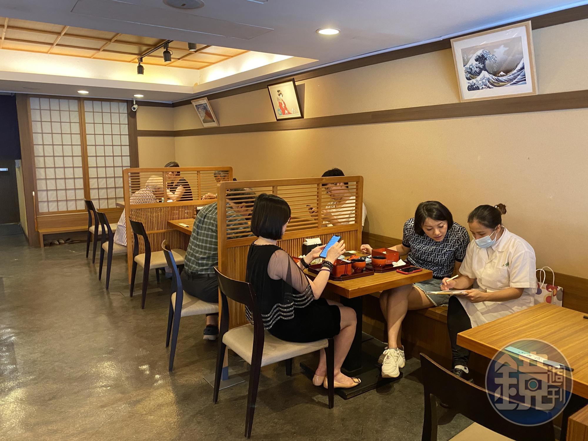 口味承繼北九州老店「田舍庵」的「小倉屋」是台北鰻魚飯人氣店。