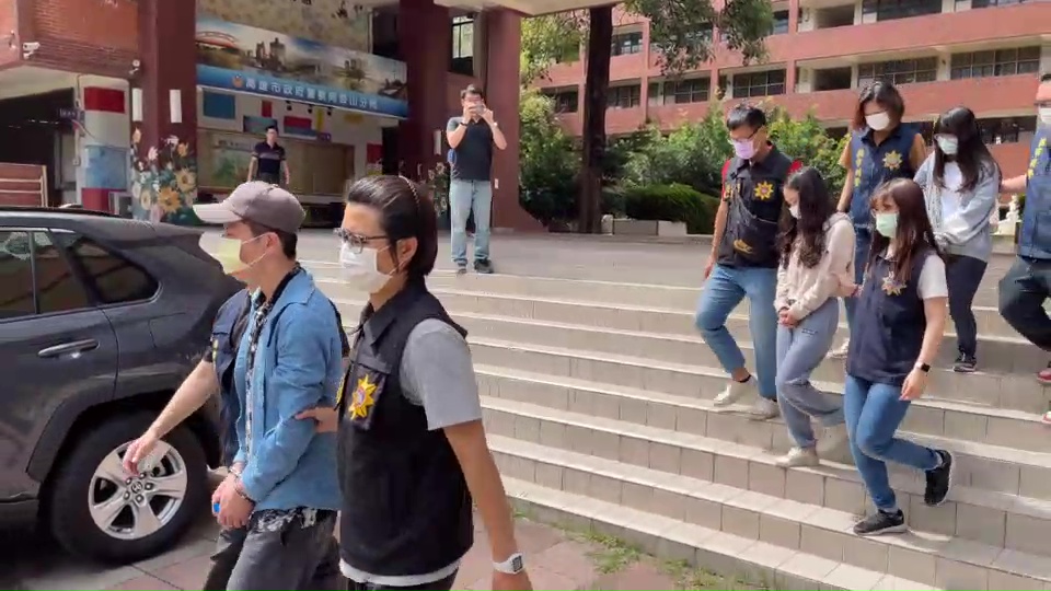 徐男一夥人被移送雄檢偵辦。（翻攝畫面）