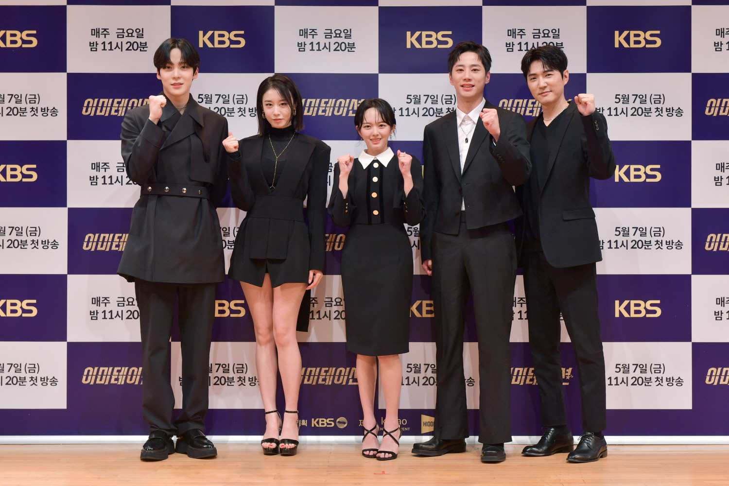 《Imitation》主要演員，由左至右為：潤浩、芝妍、鄭知蘇、濬榮、安信源。（Friday影音提供）