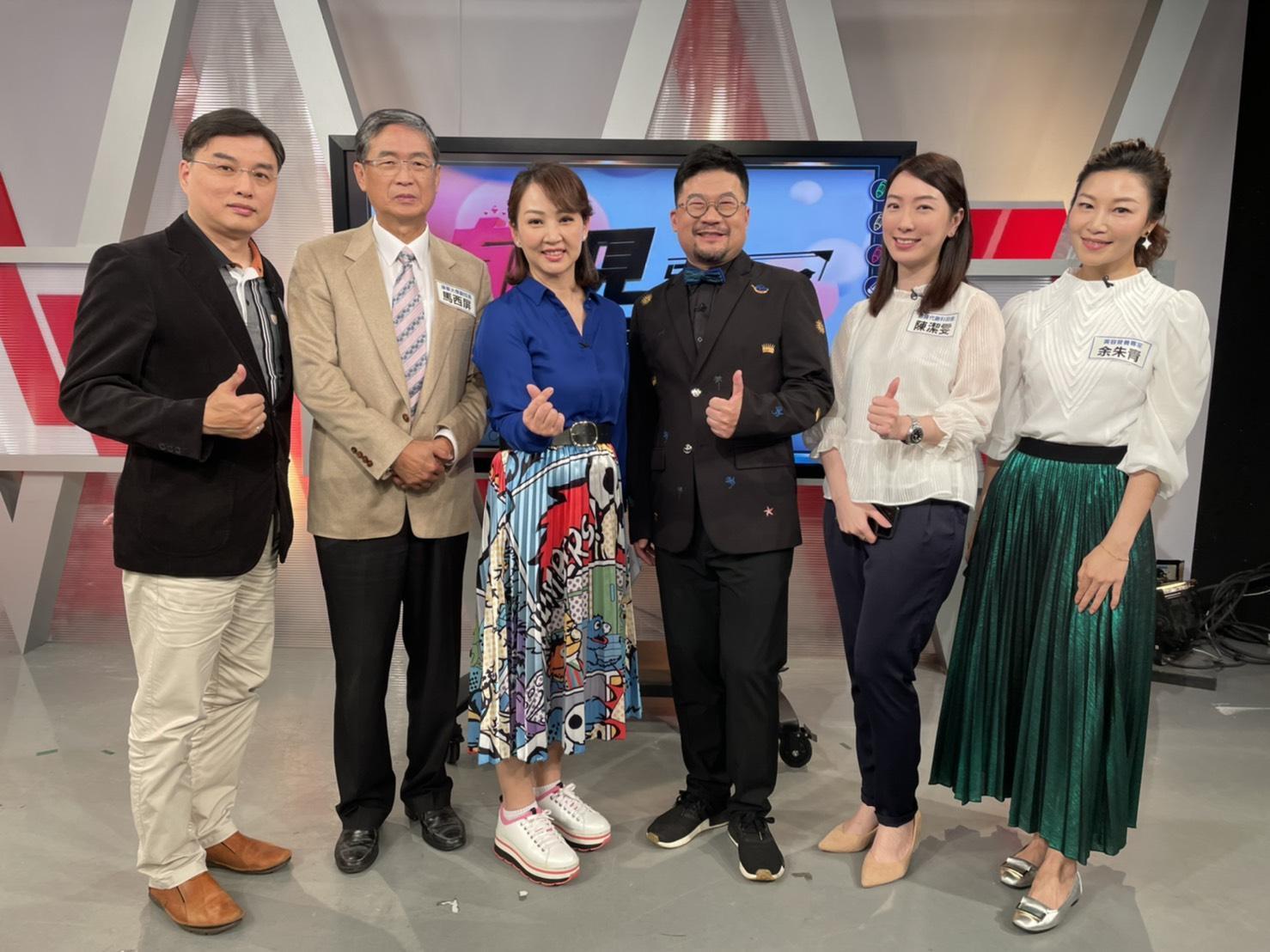 《郁見新同學》最新一集找來來賓有康寧大學副校長馬西屏、新陳代謝科醫師陳潔雯、藥師陳源盈以及美容營養專家余朱青,大家討論「肥胖、睡不好 會讓心情不美麗」話題。(玩美國際提供)