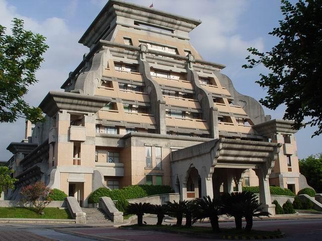 阮姓男子捲入女大生失蹤案,網友發現他曾在PTT分享「自殘停役」過程。(翻攝自中正大學官網)