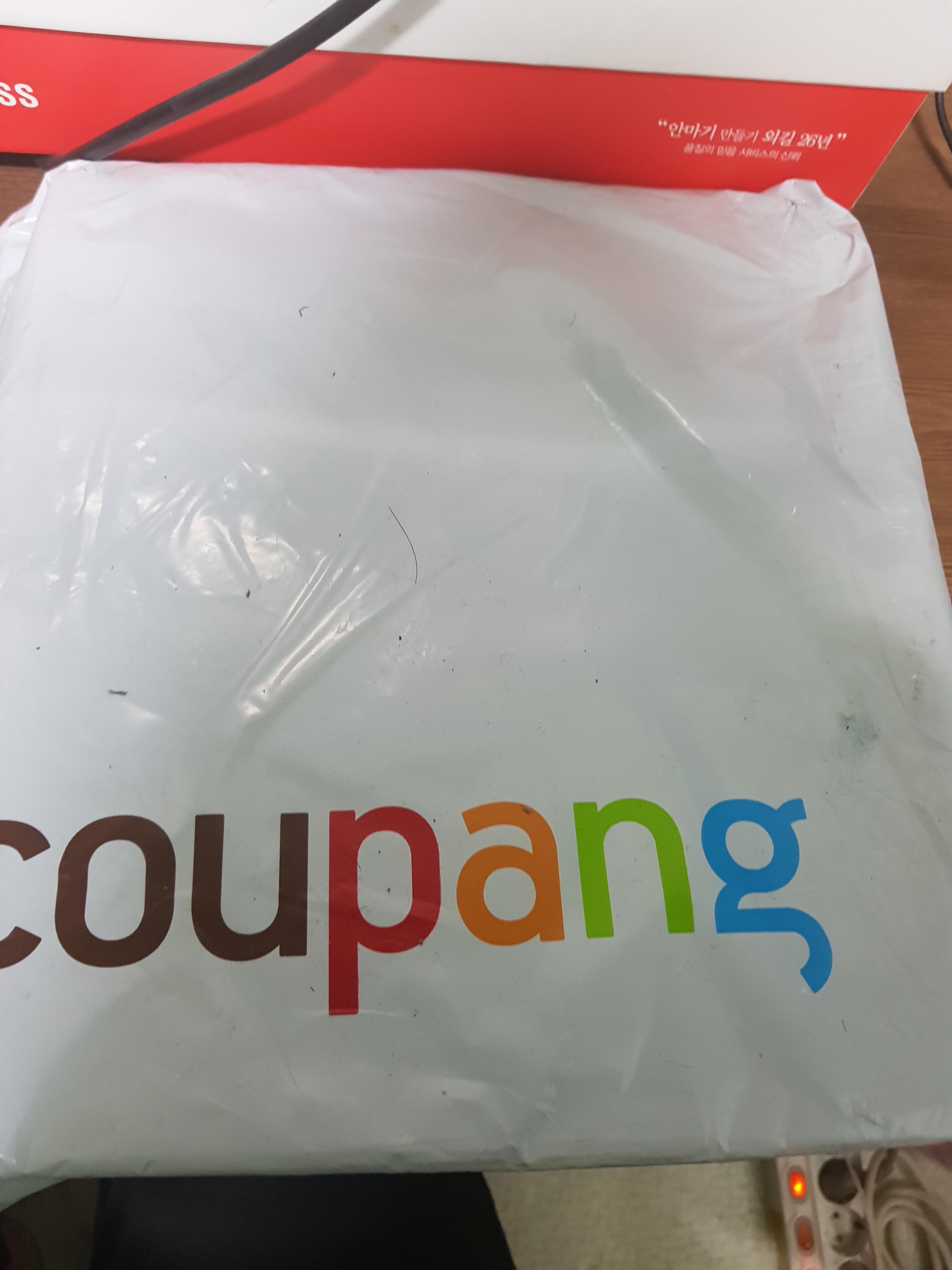 發文者收到網購的包裹後,先被父母飆了一頓「又亂買東西亂花錢」。(翻攝自dogdrip)