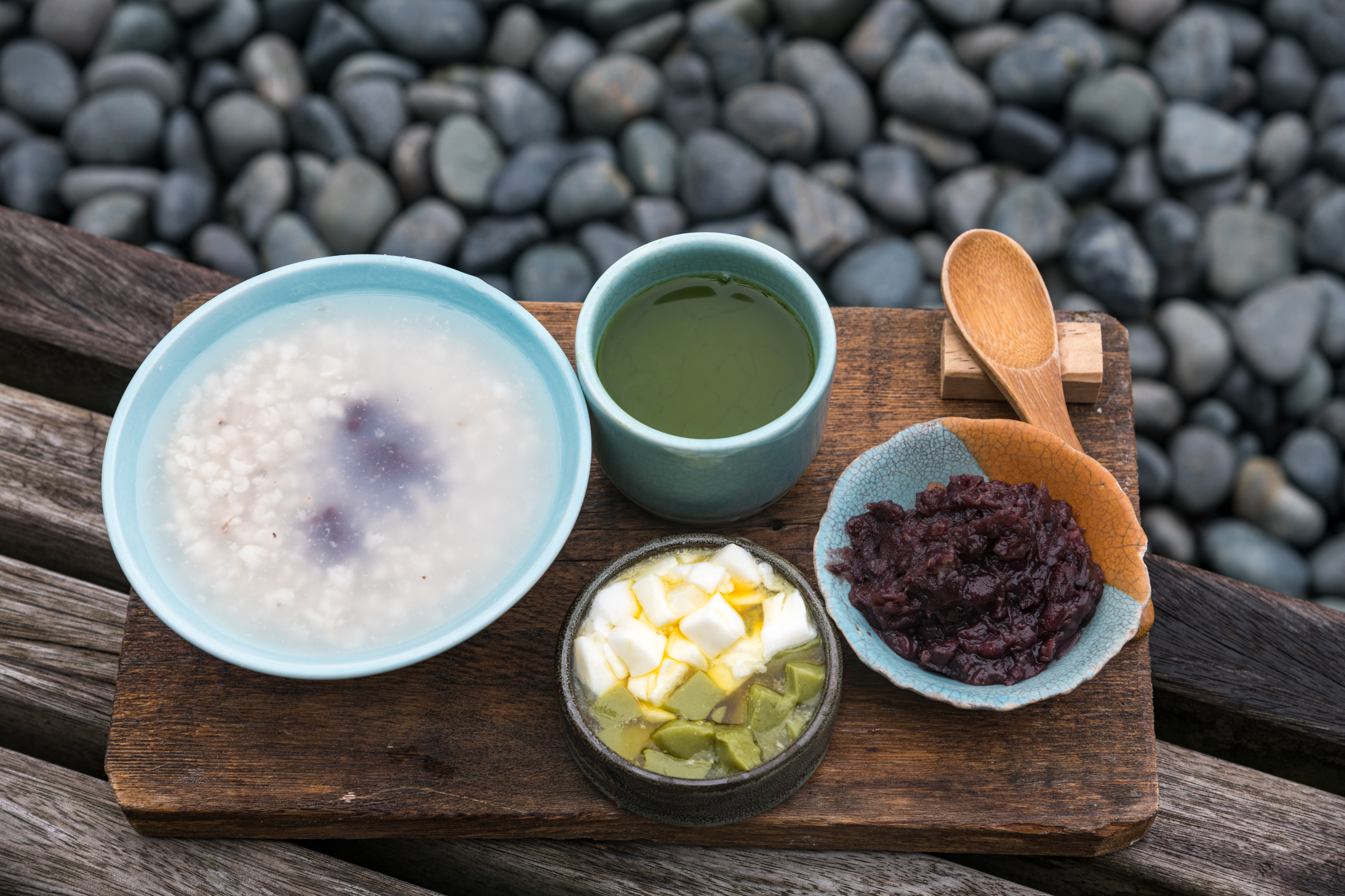 「紅豆伊人」招牌甜點「老鷹紅豆抹茶伊人」甜而不膩。（80元／份）