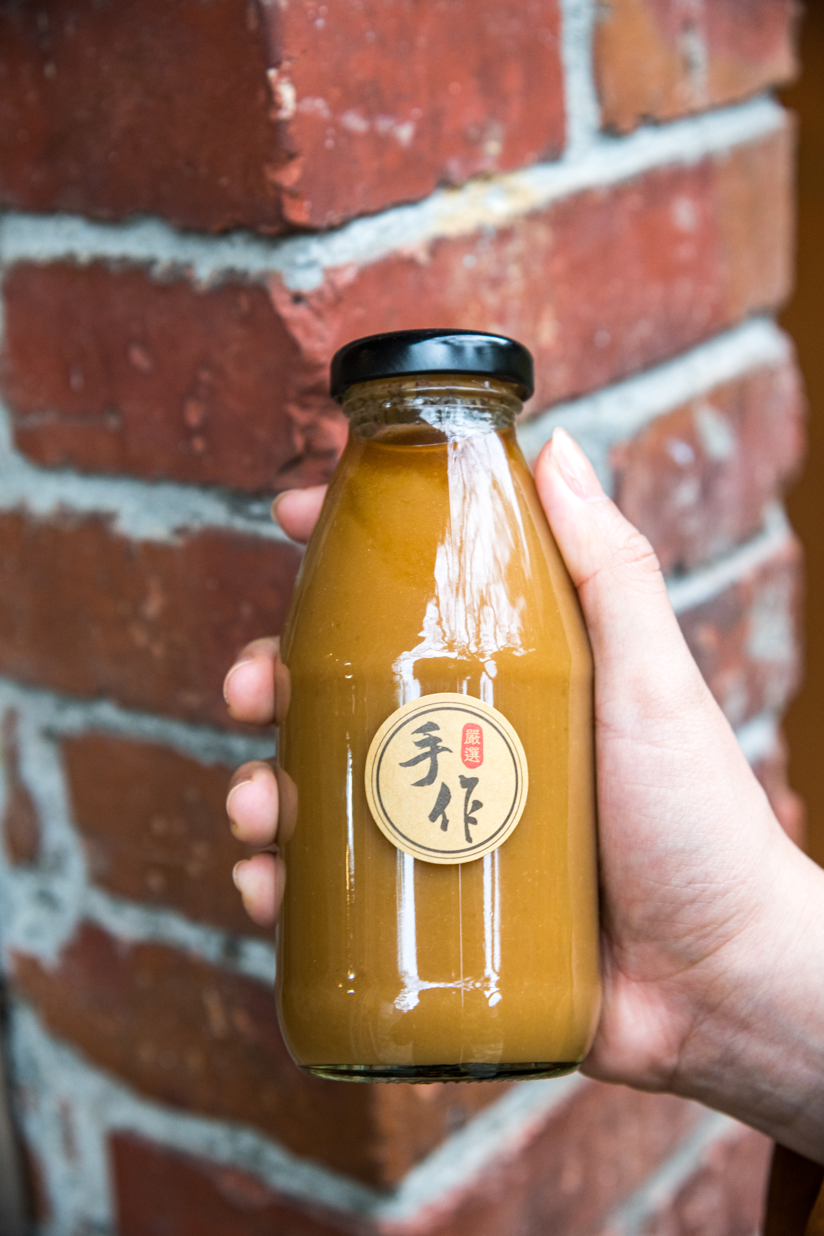 手作「味噌梅汁」酸香可口。（300元／瓶）
