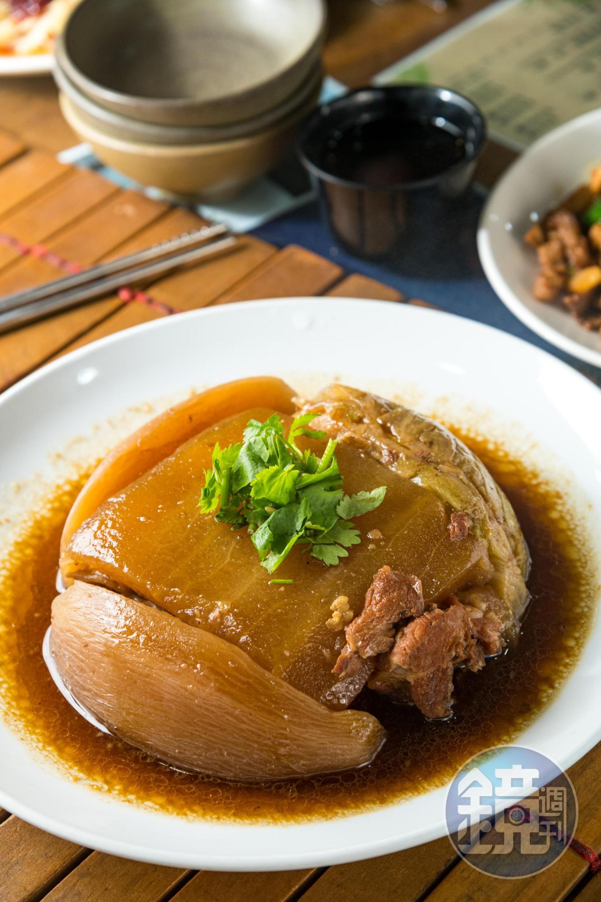 傳統客家菜的封類料理「白玉三寶」。（380元／份）