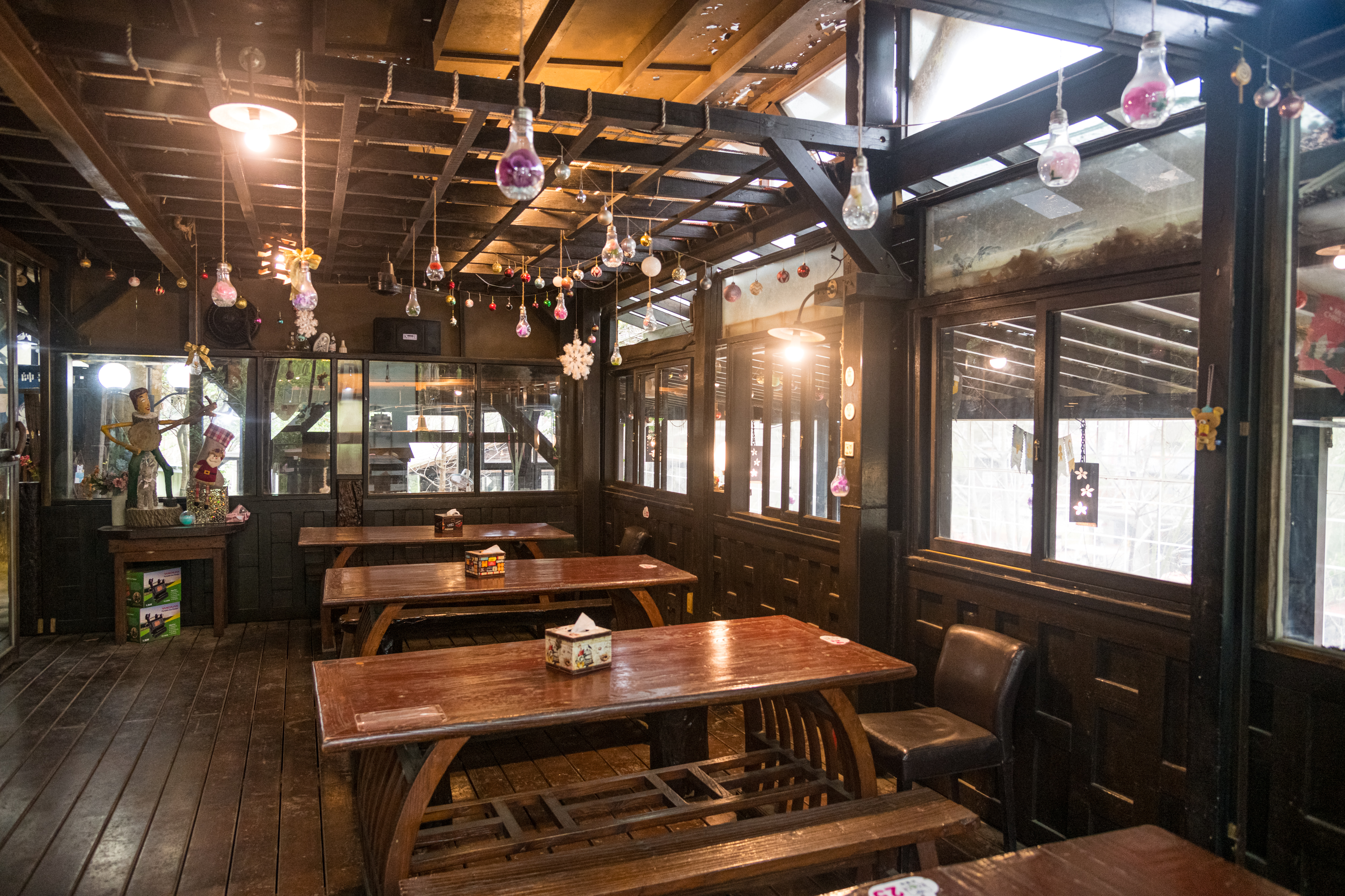「有隻喵」的用餐空間古色古香。