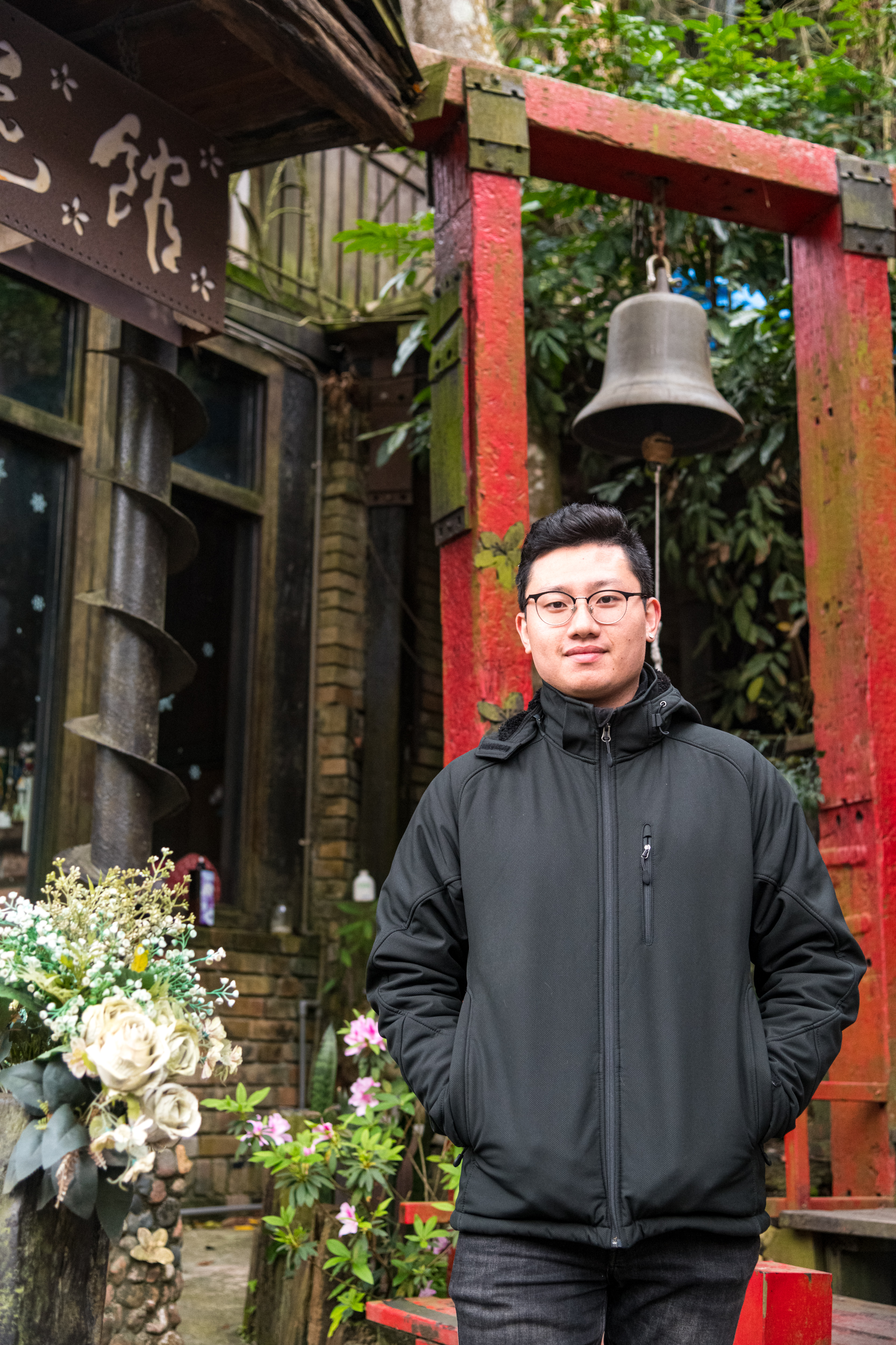 老闆林俊豪接手老咖啡館，打造成可愛的貓咪餐廳。