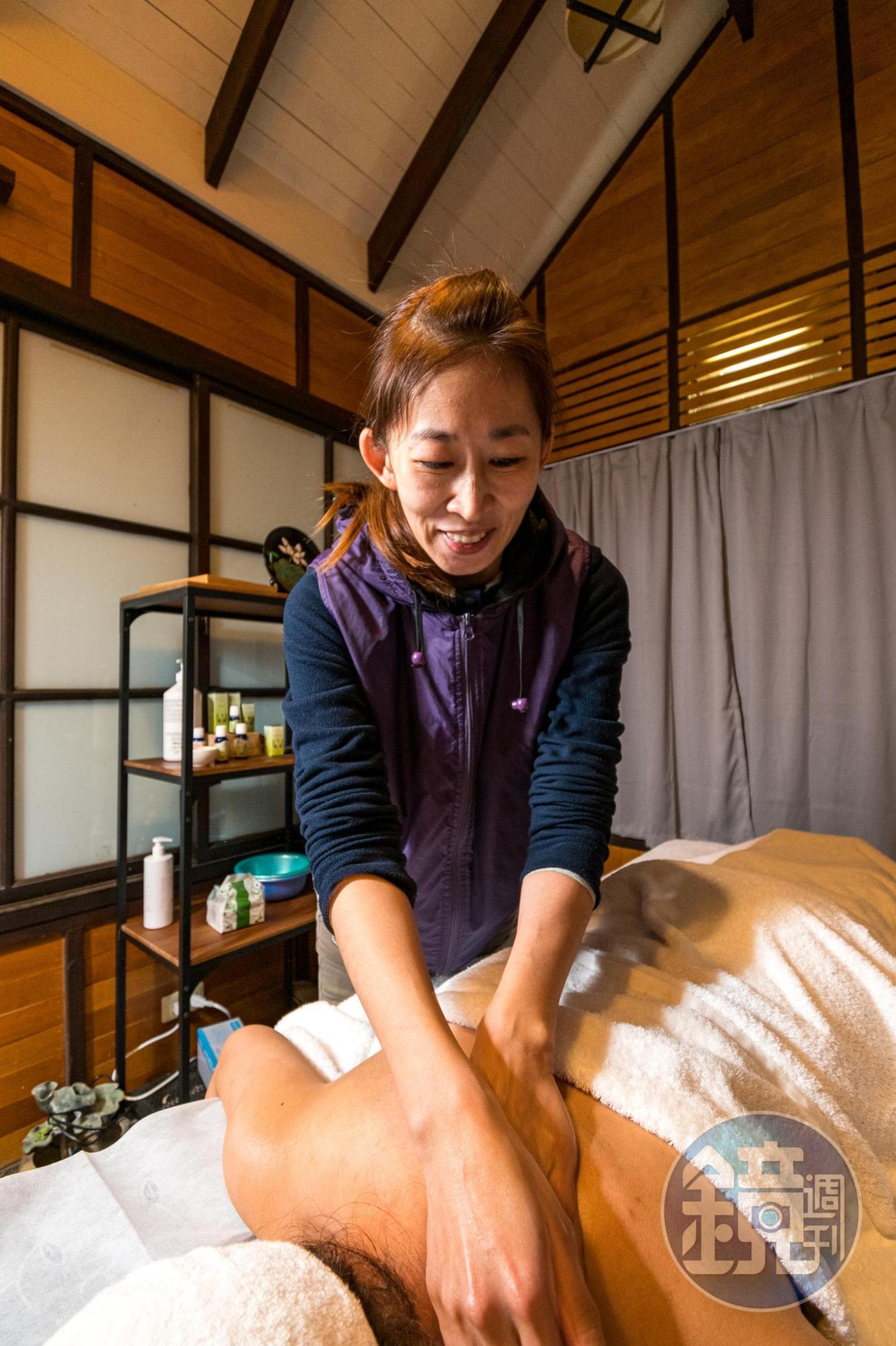 筋絡按摩能卸下旅途中所有疲憊。