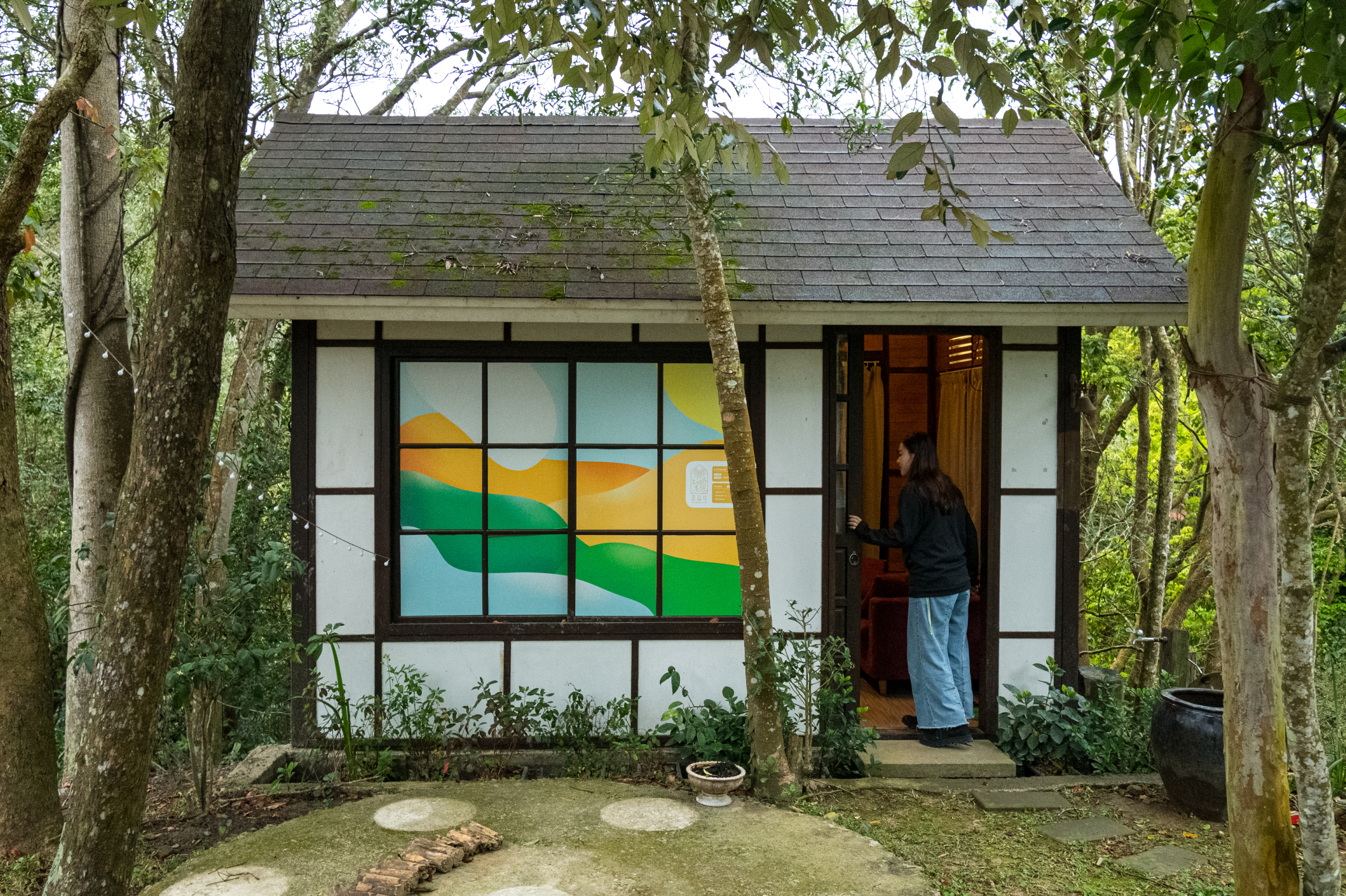 回收倉庫改建成山中的Spa小屋「萊福坊」。