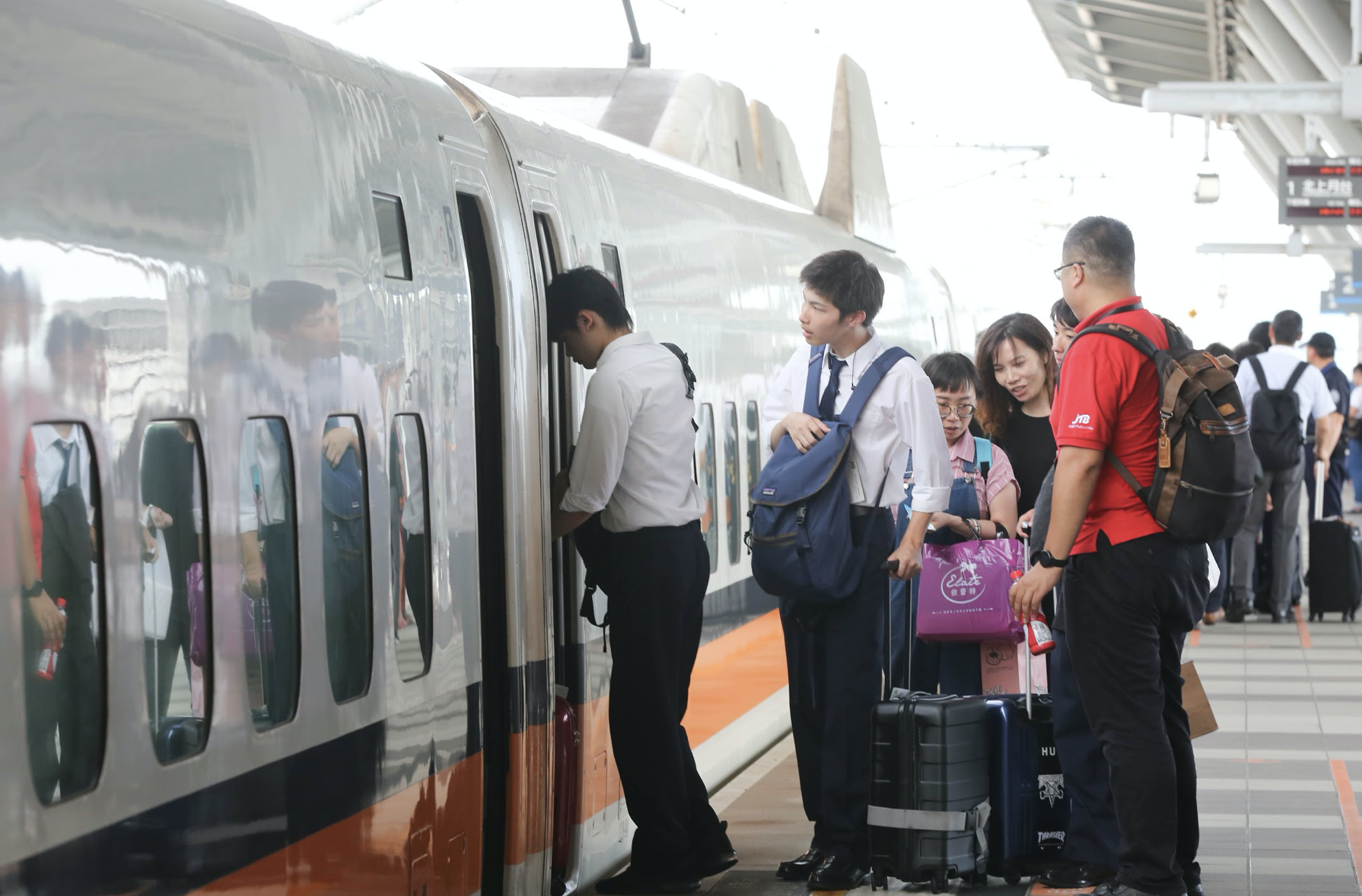 母親節收假在即，高鐵再加開2班北上全車自由座列車。（資料照）