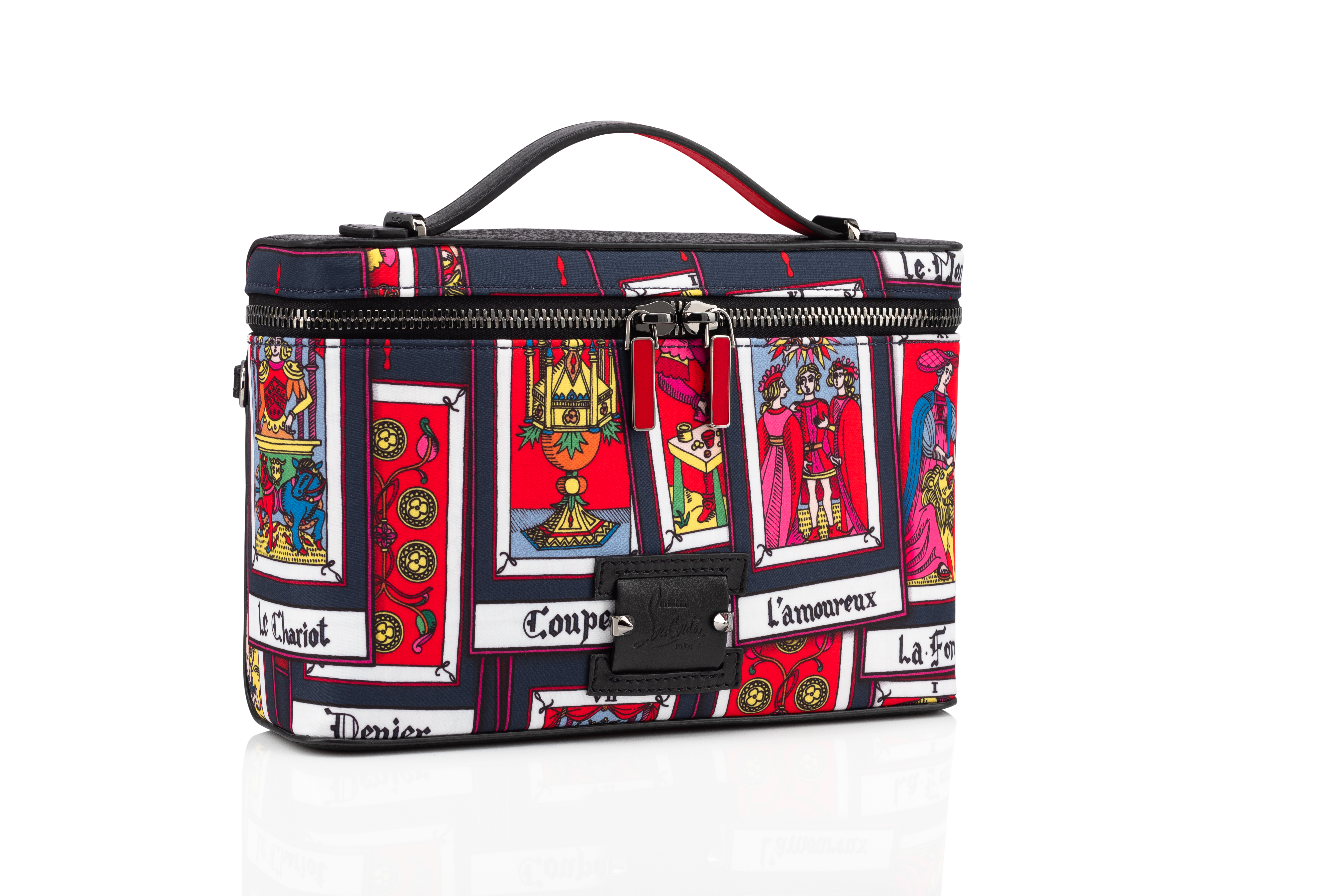 The Tarot Kypipouch披上主打的Tarot圖案。NT$48,000。（Christian Louboutin提供）