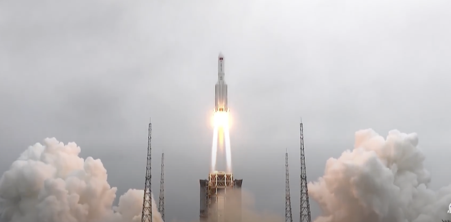 長征五號火箭昨墜落於印度洋海域，約在馬爾地夫西南方近海。（翻攝Space Video YouTube）