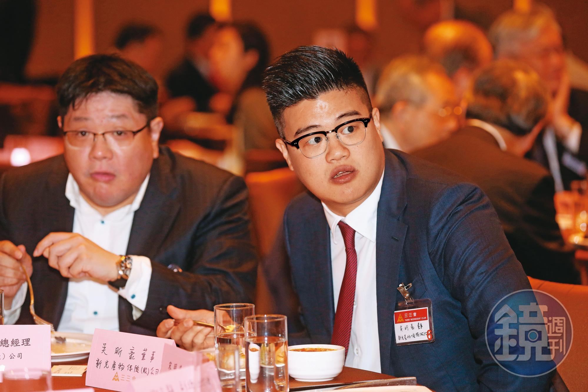 吳東亮經常把吳昕豪(右)帶在身邊學習,也要求老臣多撥出一些時間幫忙調教兒子。