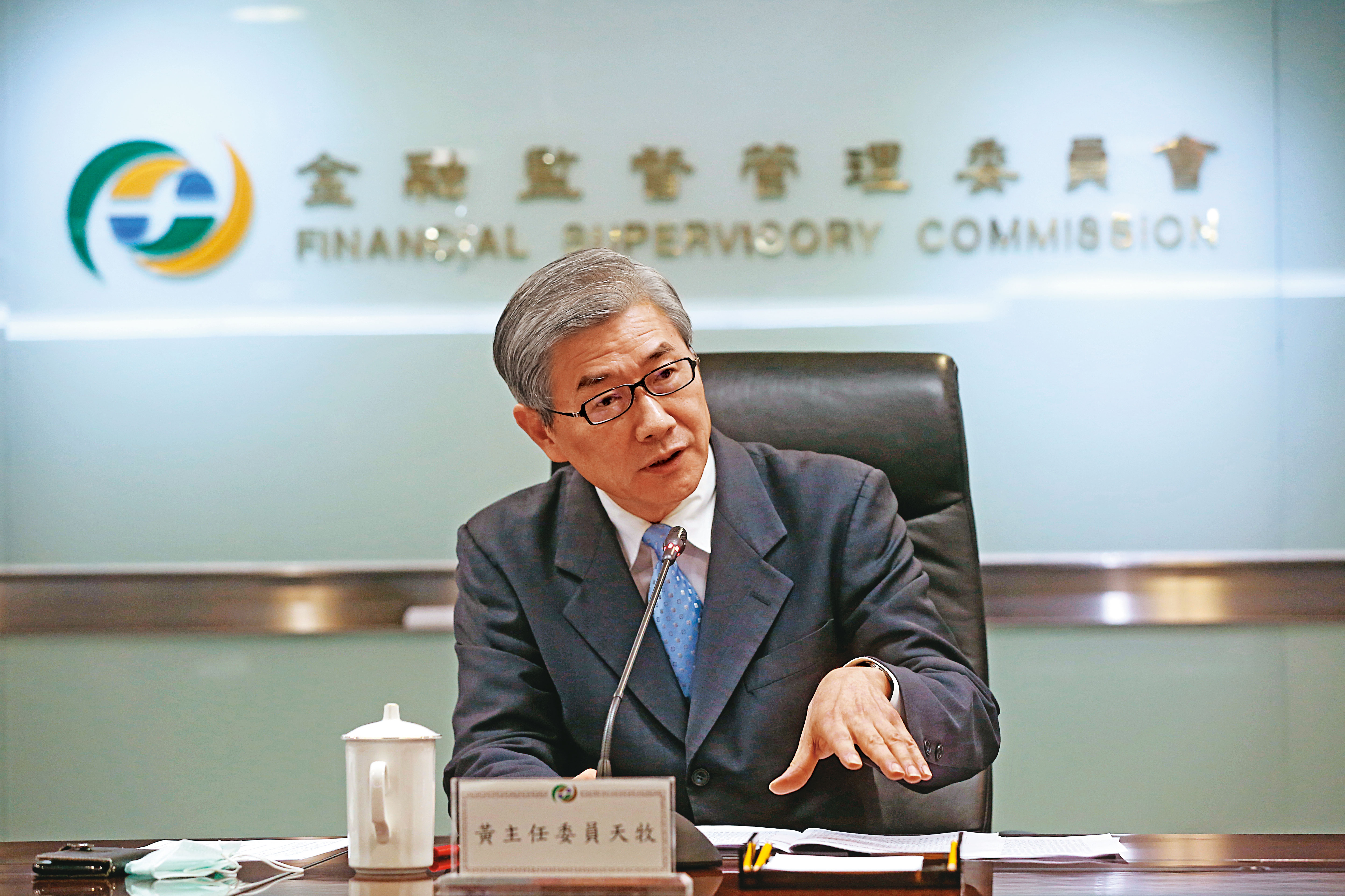 台新金今年開始陸續送件三次，包括現金增資、可轉債以及特別股等方式募集資金，結果全部都被金管會駁回，圖為金管會主委黃天牧。