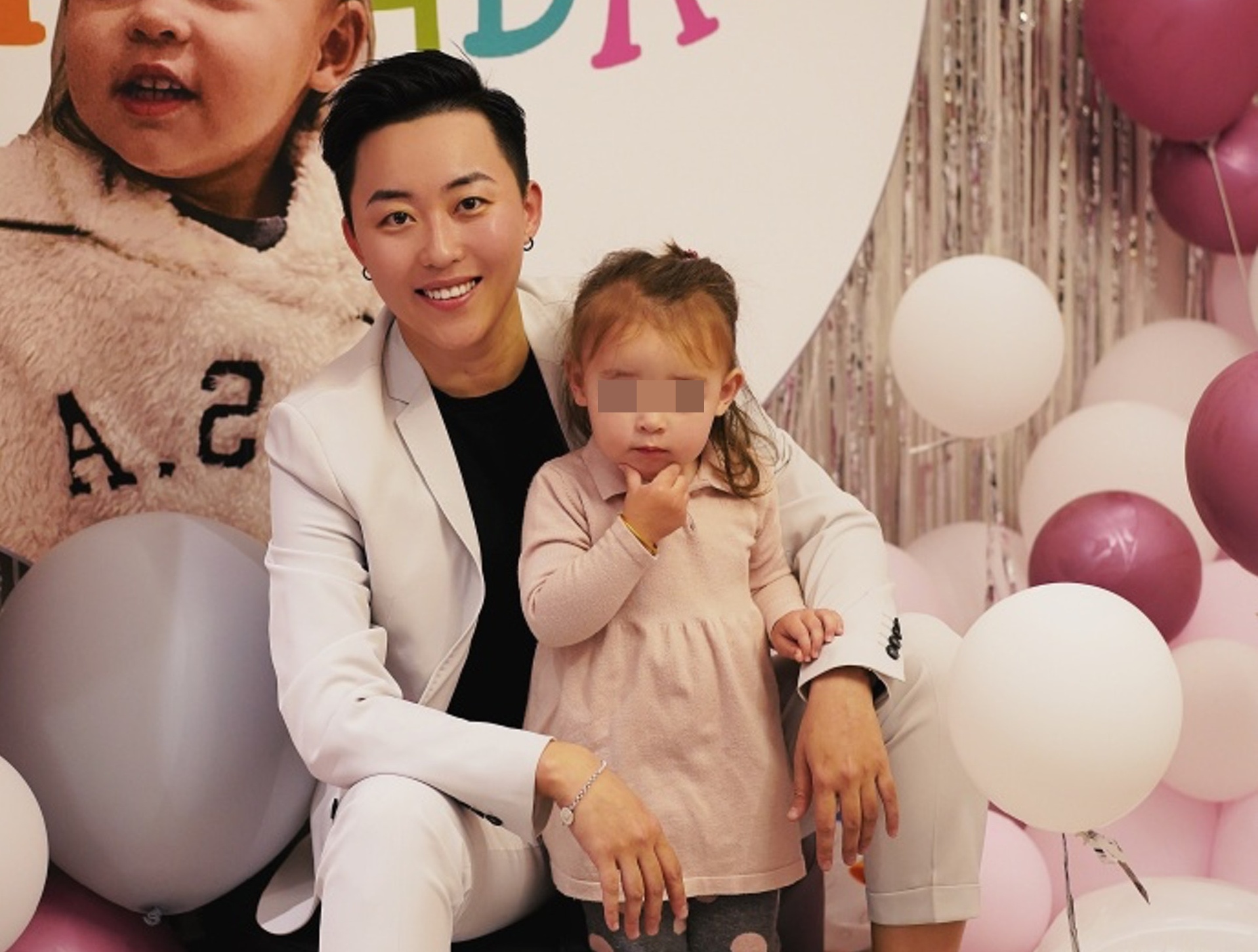 中國大陸女CEO葉海洋因買精生子，被衛道人士批太自私。（翻攝自葉海洋微博）