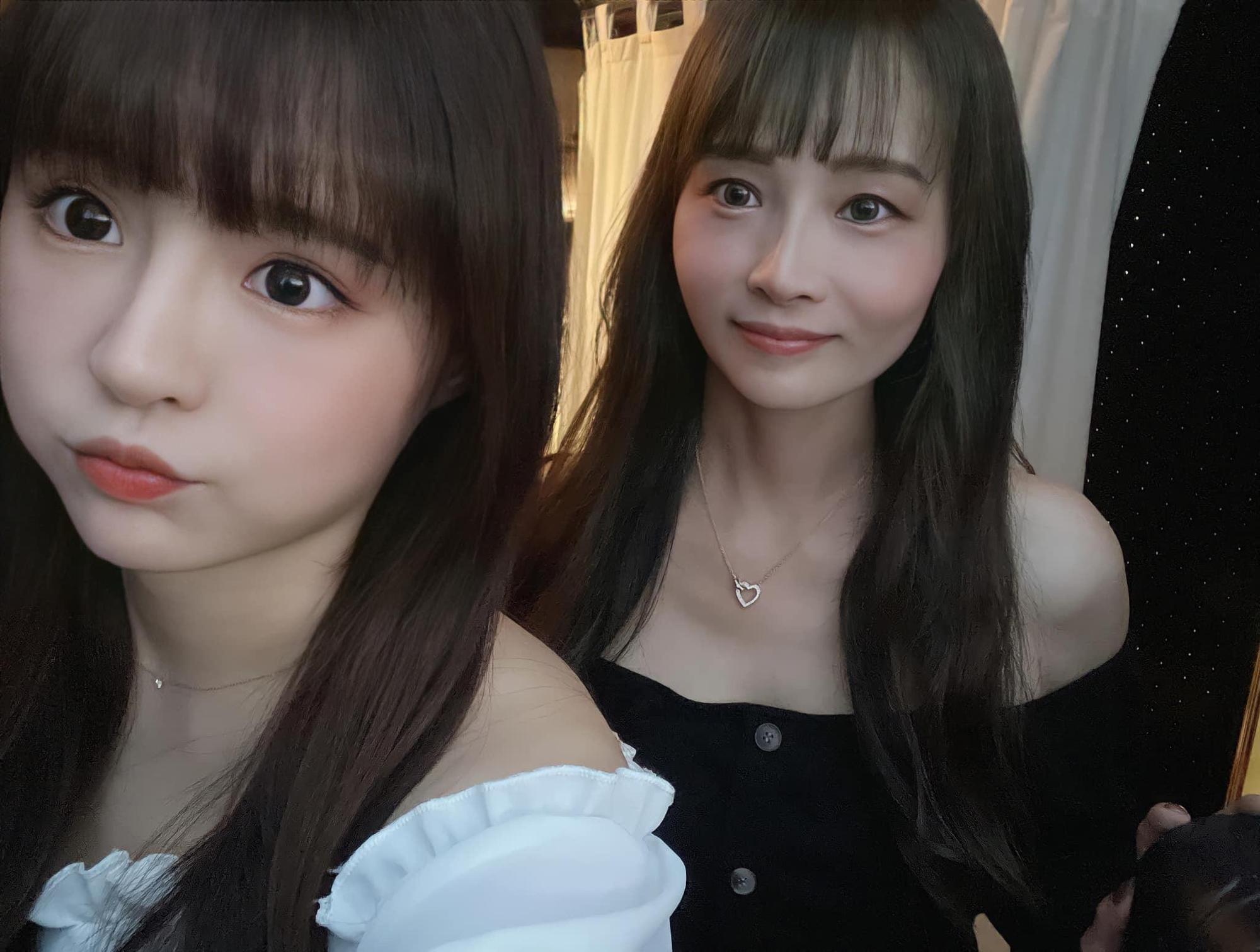 元元昨曬出母女合照，元媽逆齡的臉蛋讓網友看傻。（翻攝自元元臉書）