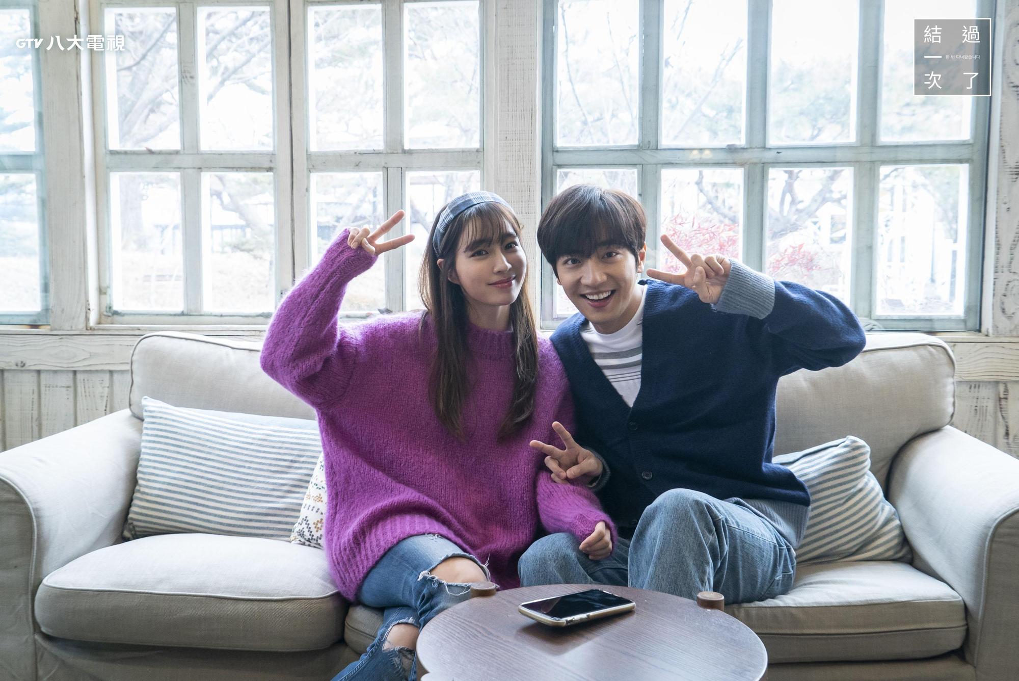 李珉廷(左)、李相燁在《結過一次了》是對鬧離婚的歡喜冤家。(八大戲劇台提供)