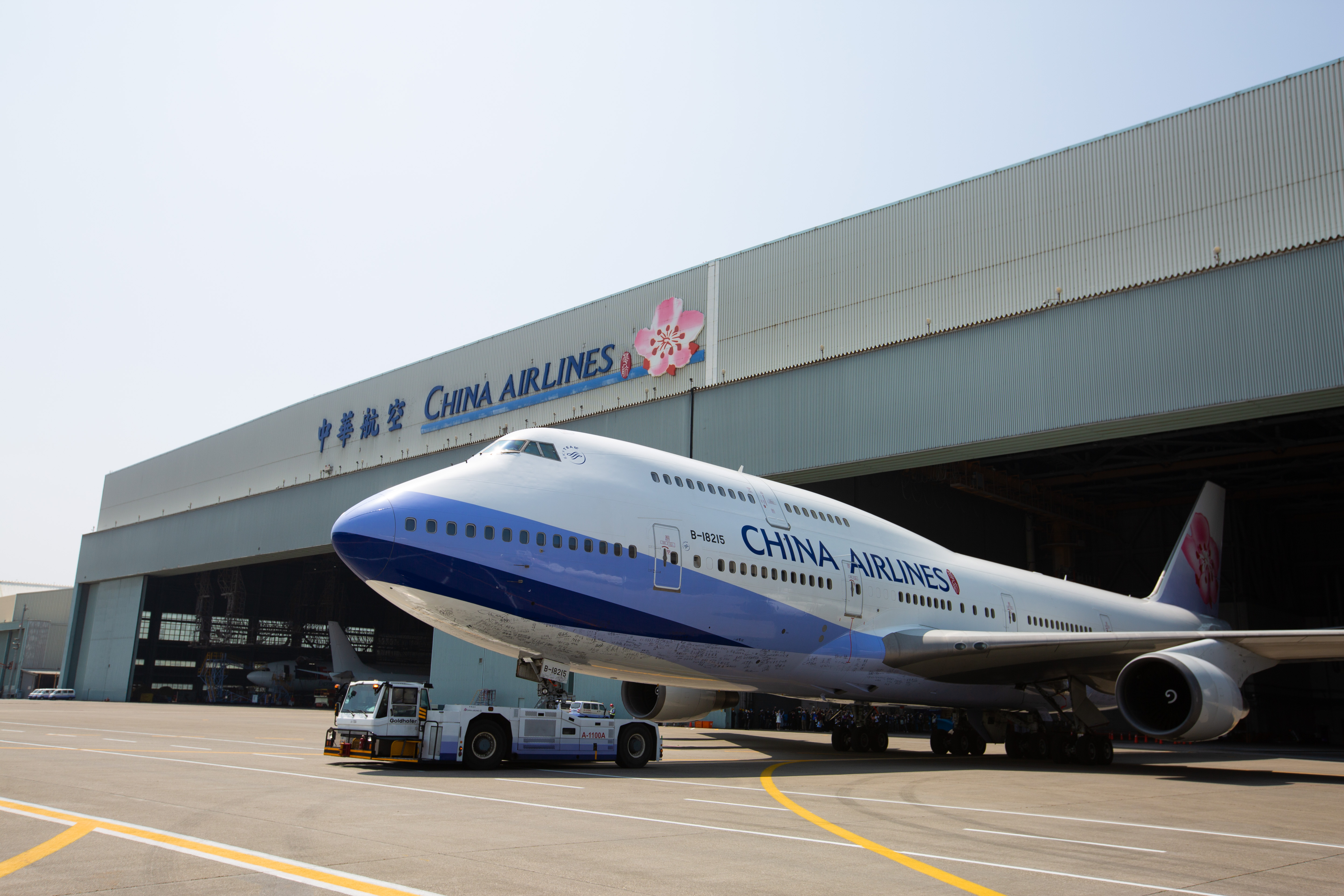 華航機師近日爆發染疫潮，昨指揮中心也公布「清零計畫2.0」，檢疫規格提升。（本刊資料照）