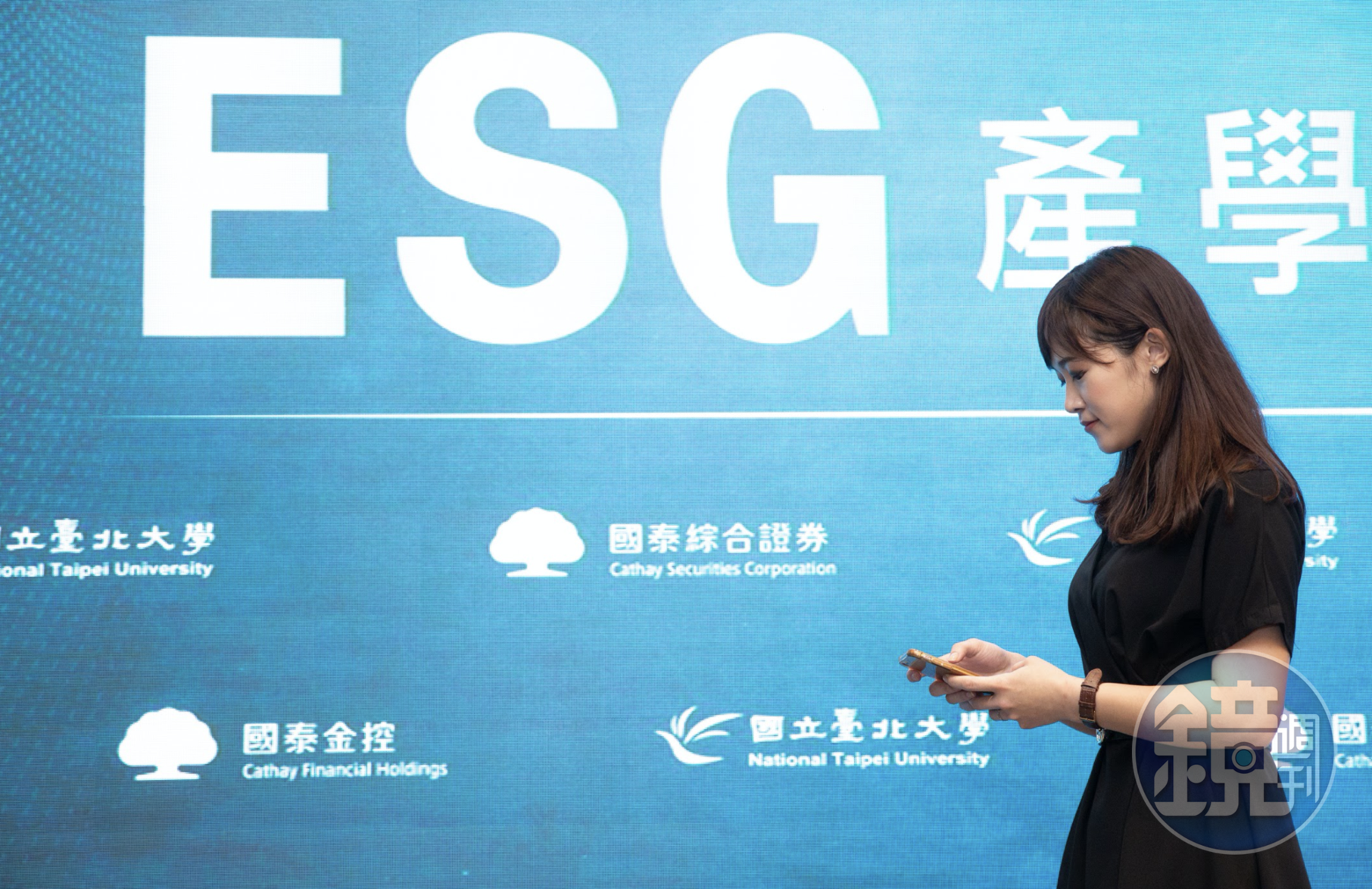 想搭上ESG投資熱潮，買基金也是管道之一。