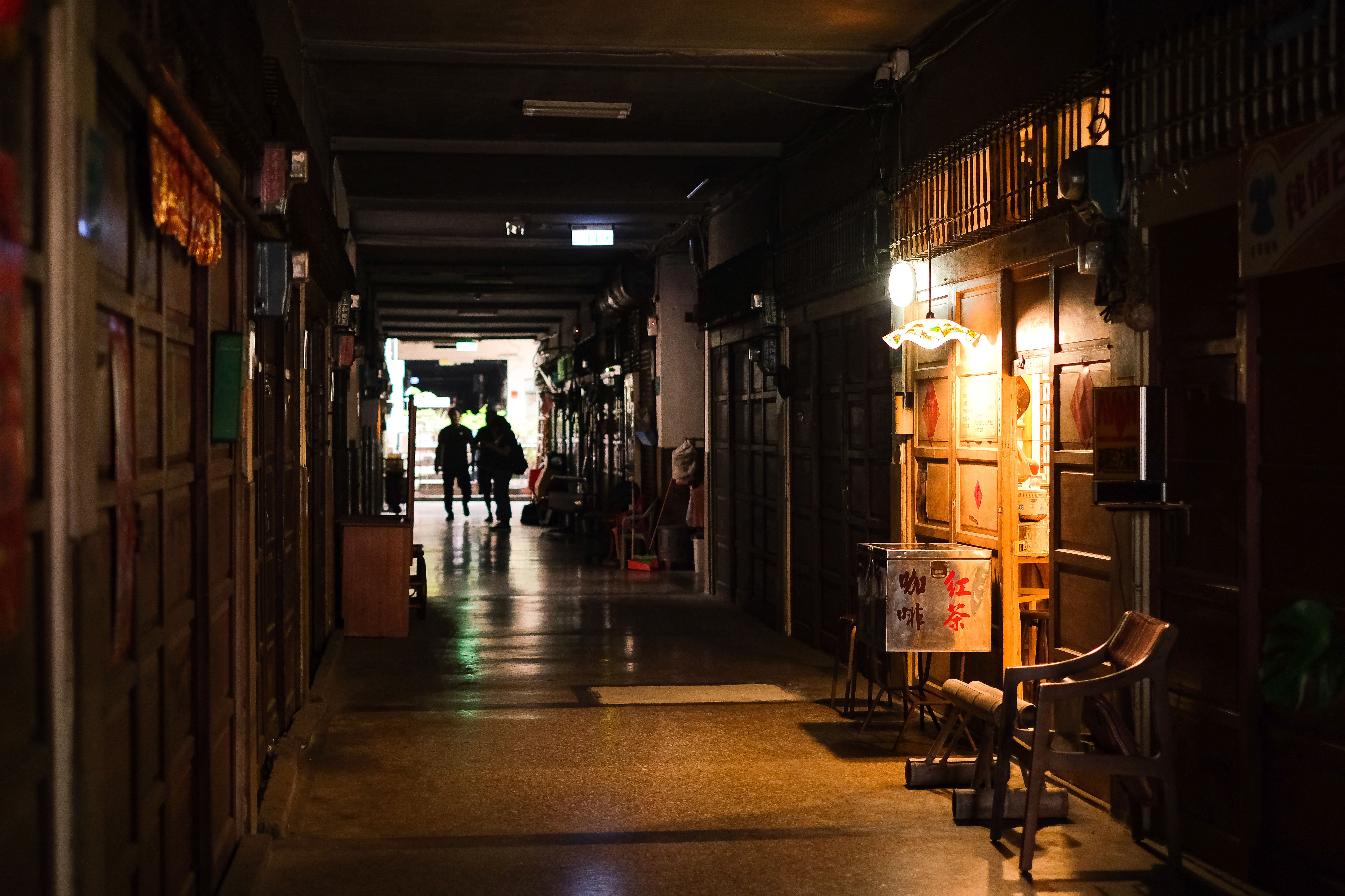 步上永樂市場的2樓，總讓人有著時空靜止的錯覺。