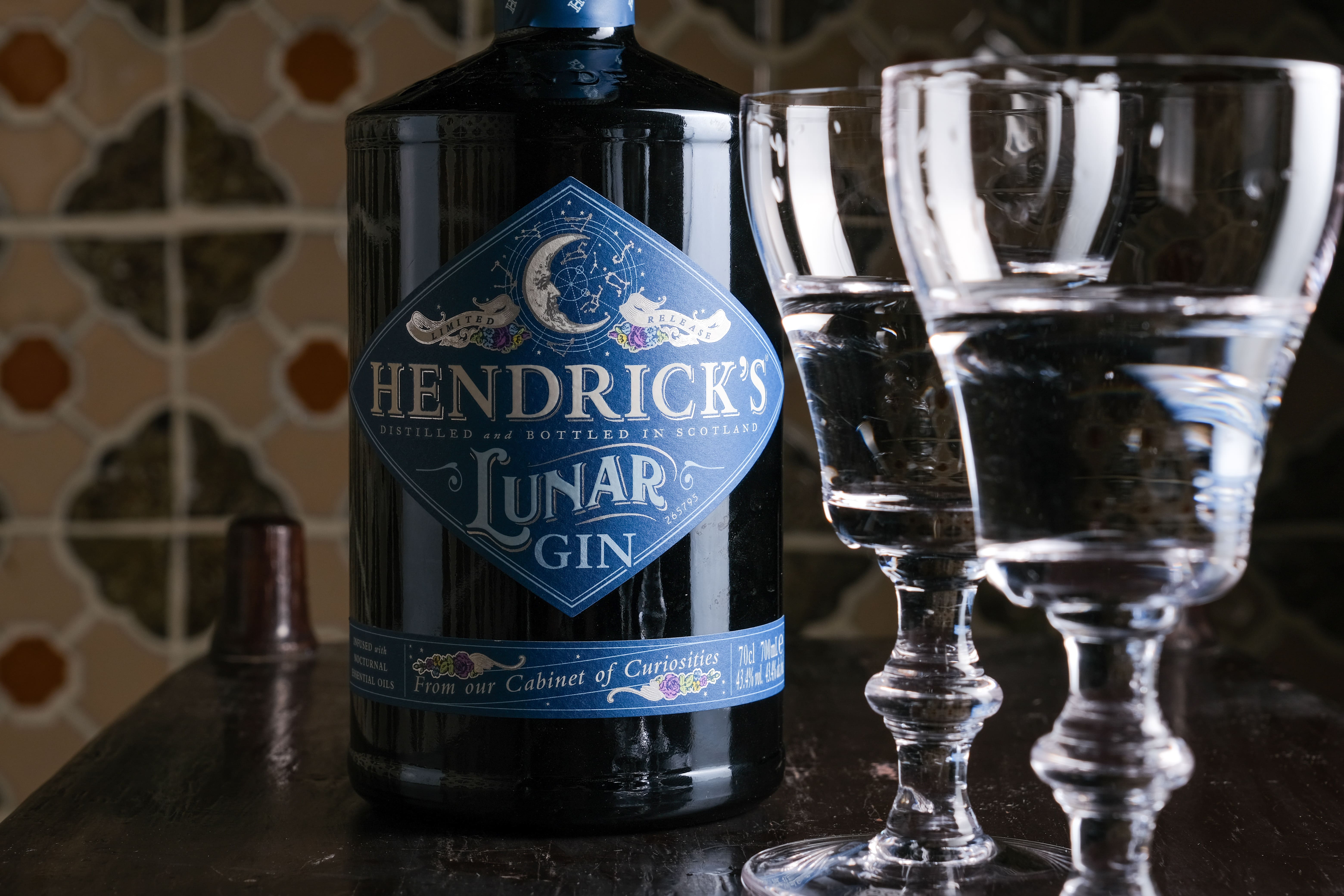 「亨利爵士」系列的「月色」是特別限量款,以柑橘和花香達到輕柔平衡。(400元/杯)