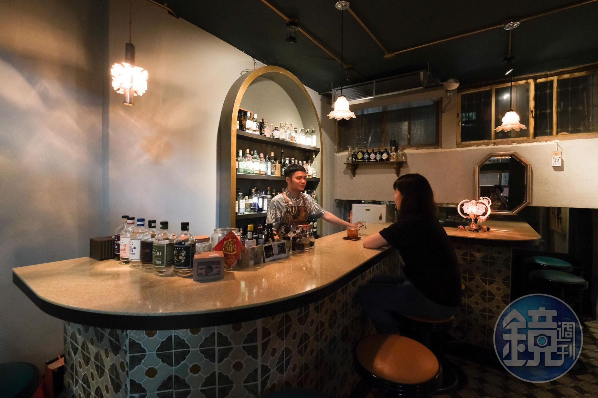 店內只有9個座位,建議提前預約以確保屬意的啜飲時光。