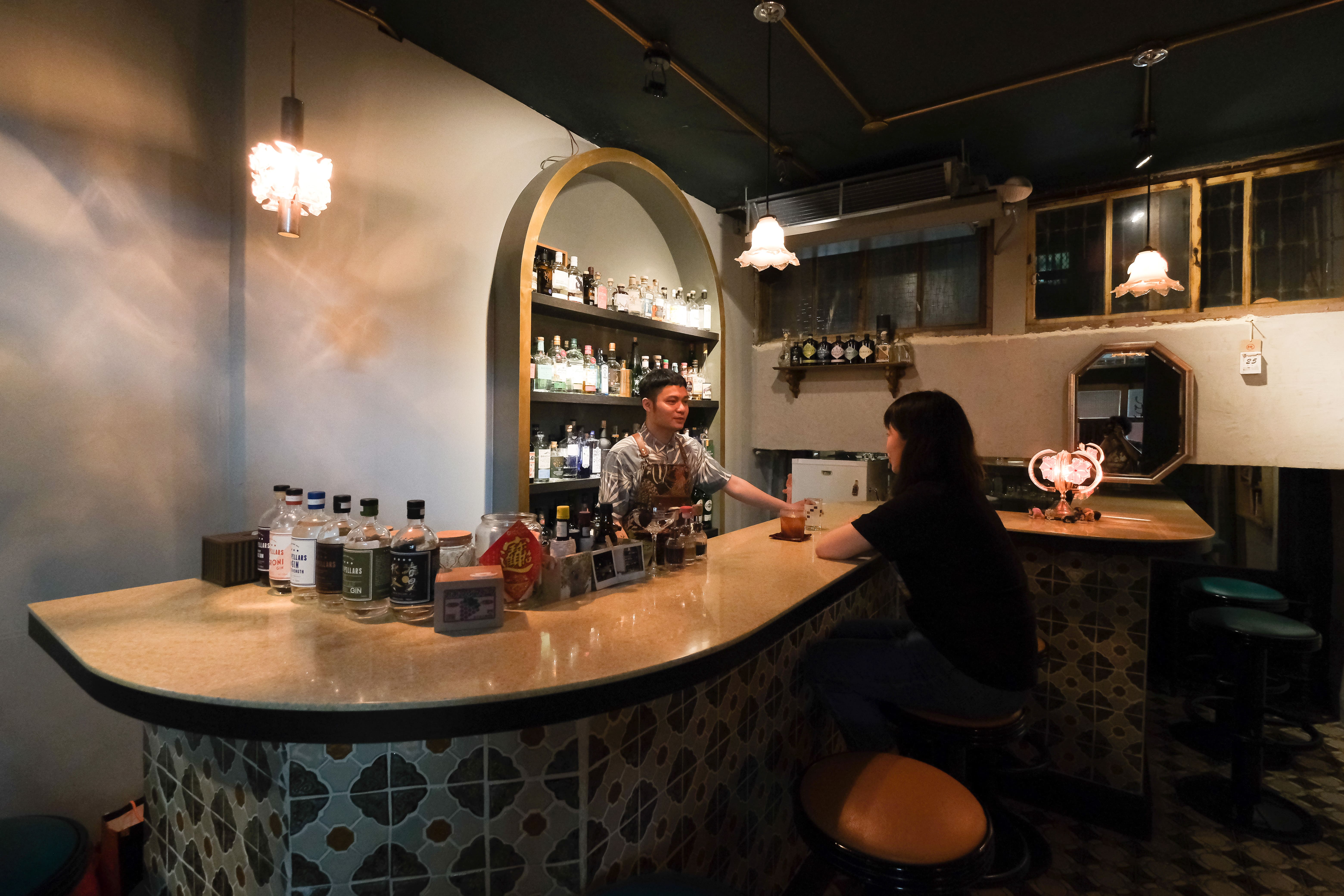 店內只有9個座位，建議提前預約以確保屬意的啜飲時光。