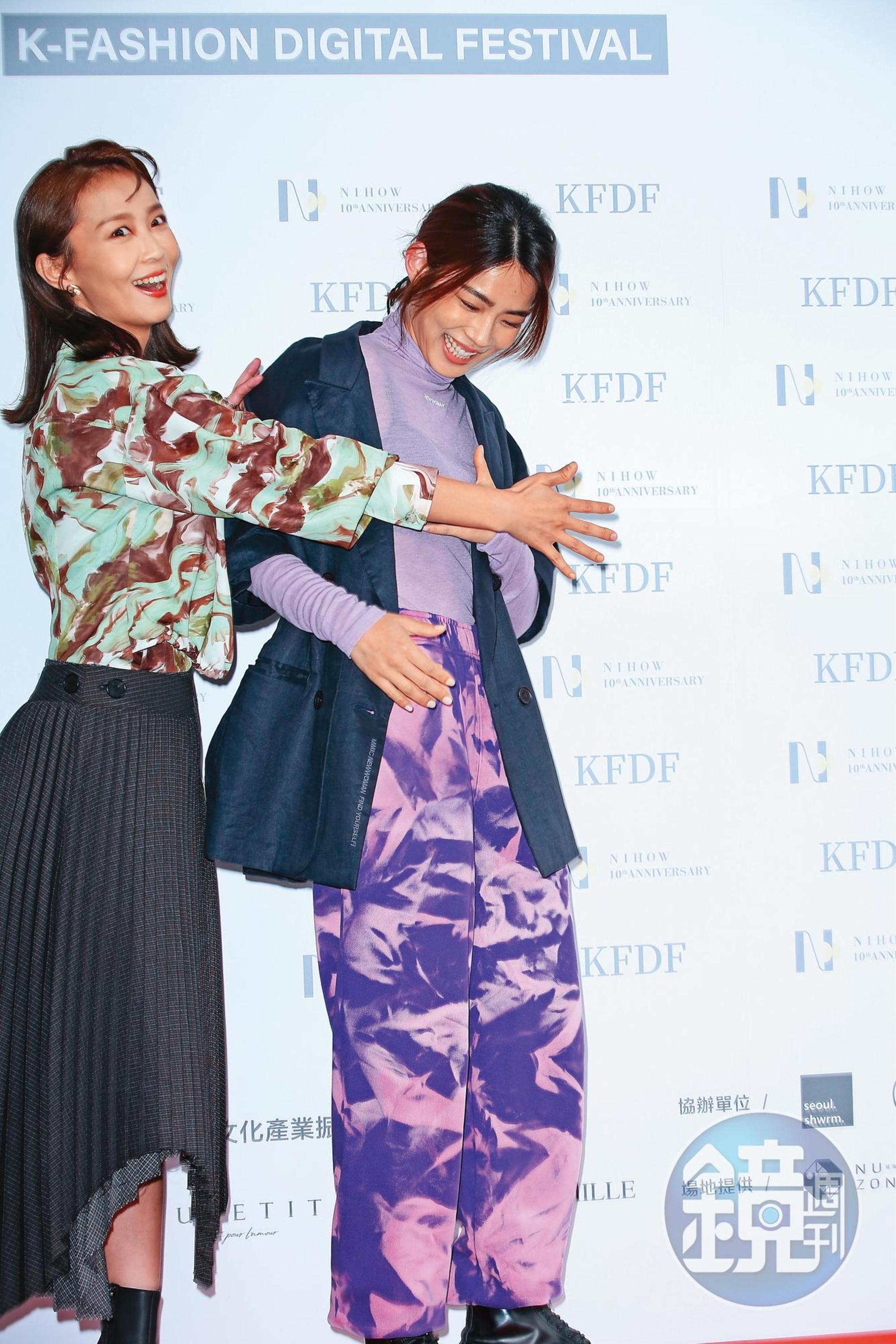 林思宇（右）的「不辣甲」微露出，林昀希（左）伸手一擋，勇奪最佳防守MVP。