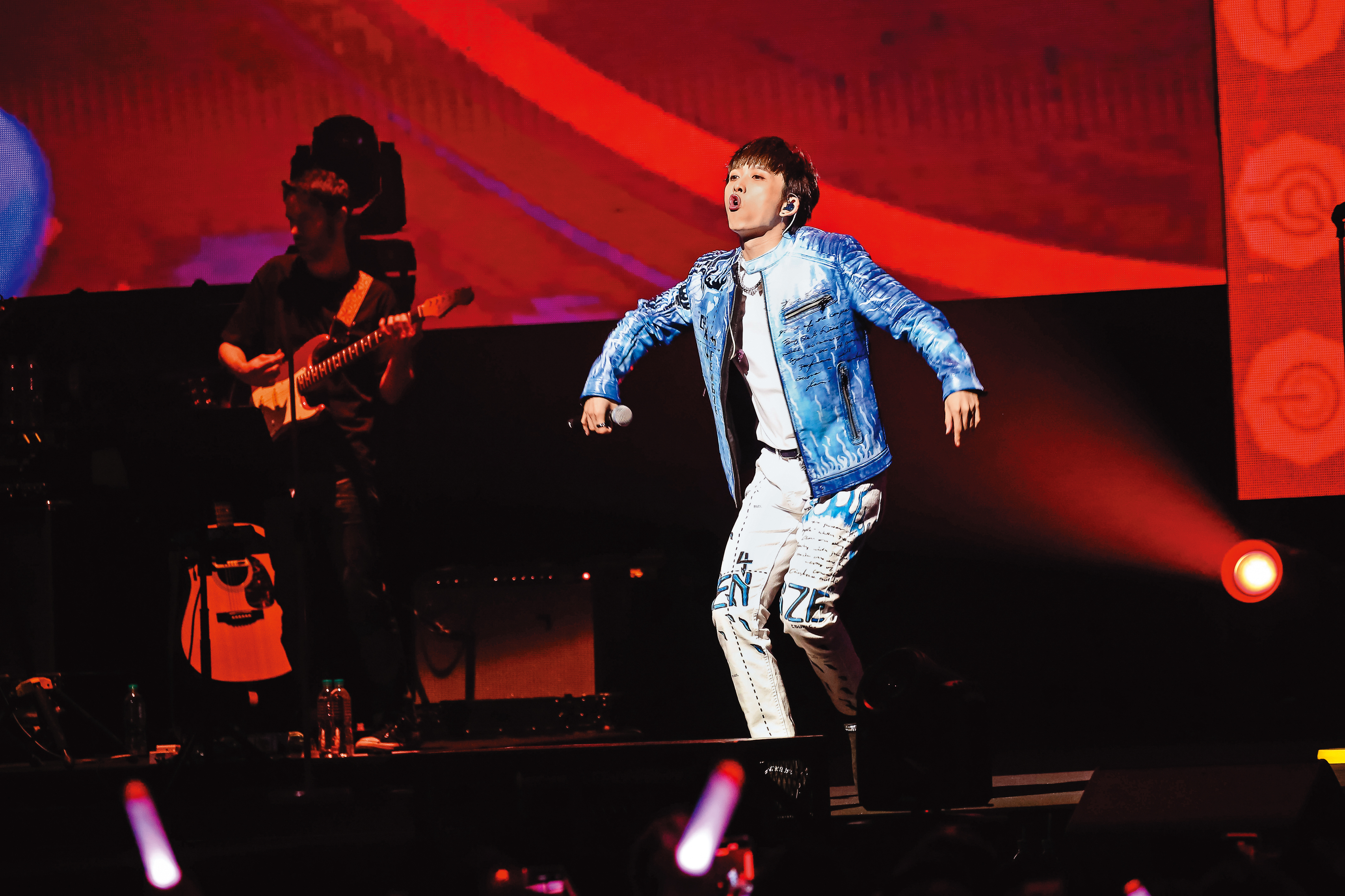 邱鋒澤雖然被何孟遠搶走女友，但看他這招「大鶴展翅」的氣勢，哪裡輸給何孟遠？