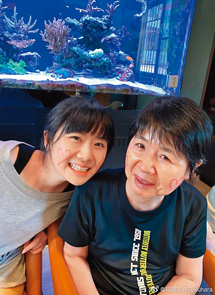 福原愛與媽媽的關係，從她小時候至今都是心結複雜；之前她自行返日，把媽媽留在台灣，後來媽媽才獨自回日本。（翻攝自福原愛微博）