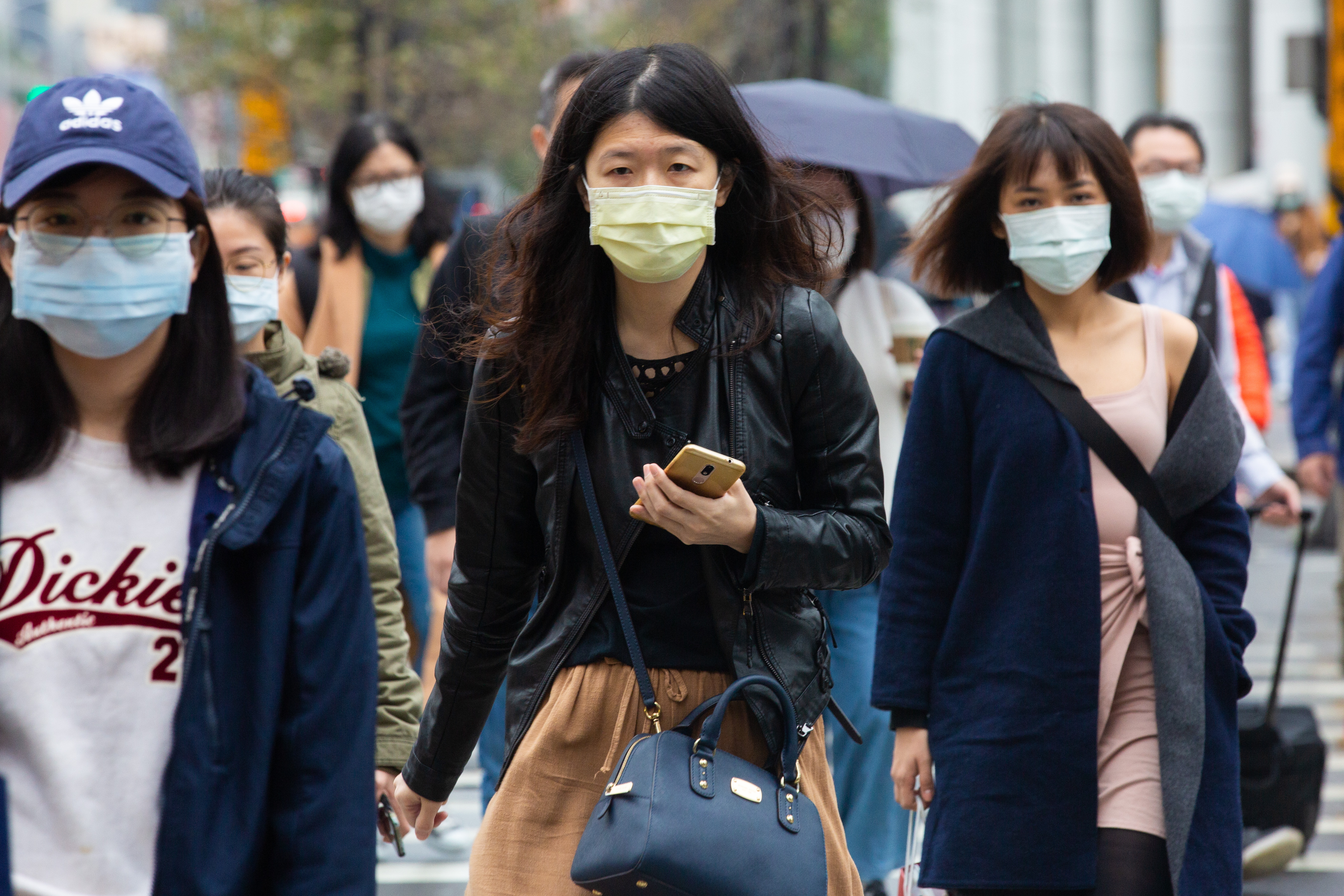 新北市驚見「沒有出國、接觸史」的本土病例，因本身活動軌跡恐成社區感染破口，疾管署將在下午記者會進行說明。（示意圖，本刊資料照）