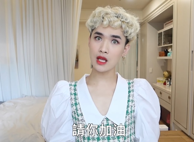  鍾明軒受邀去大學演講被酸，特地拍片回嗆，要酸民「多買國語書來看」。（翻攝自鍾明軒臉書）