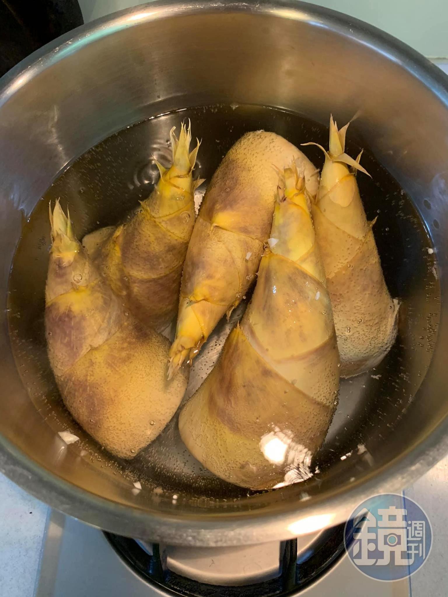 竹筍必須冷水入鍋。