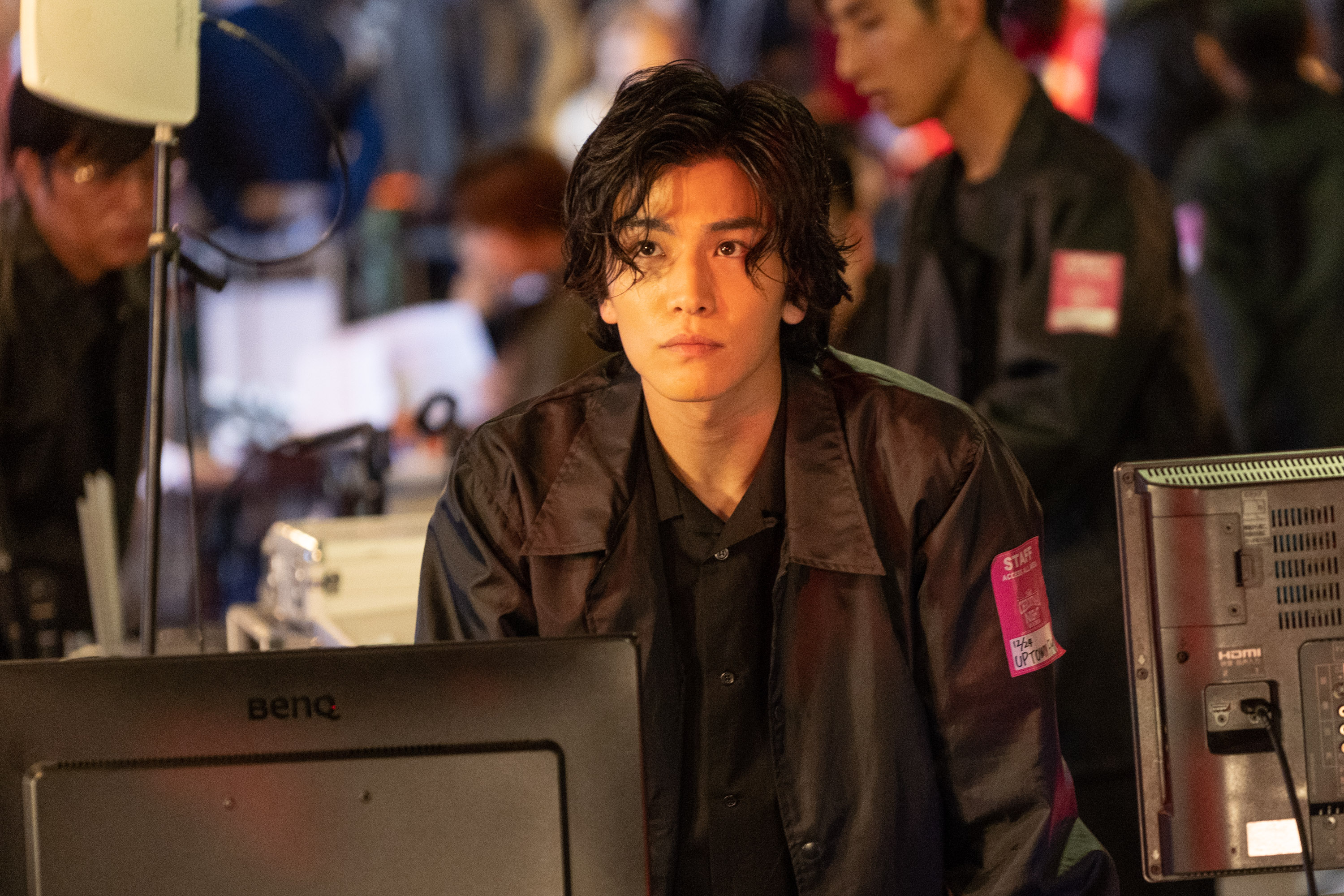 岩田剛典在主演電影《無名世界的片尾曲》中展露與過往不同的頹廢樣貌。（原創娛樂提供）