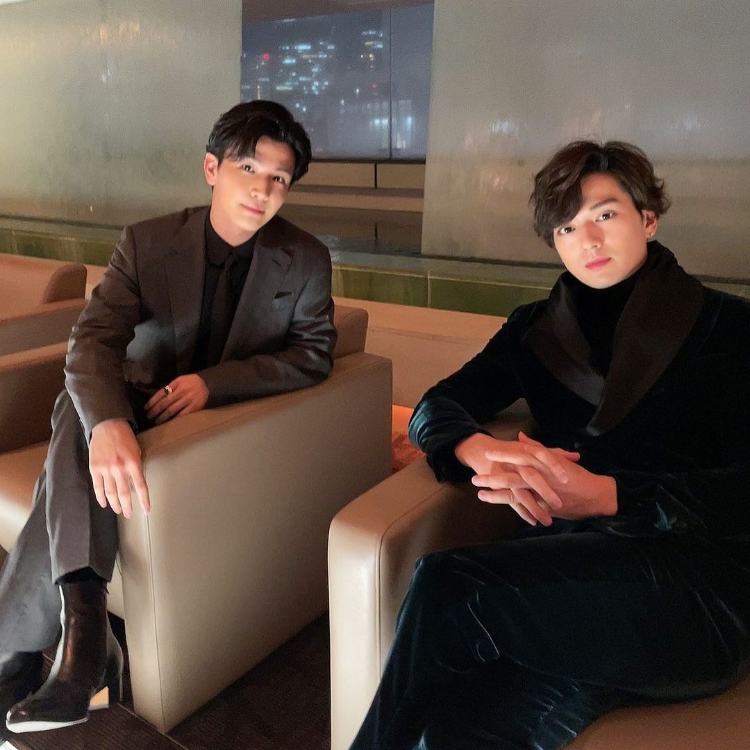 岩田剛典（左）和新田真劍佑合作電影《無名世界的片尾曲》，高顏值組合讓許多觀眾超期待。（翻攝自岩田剛典Instagram）