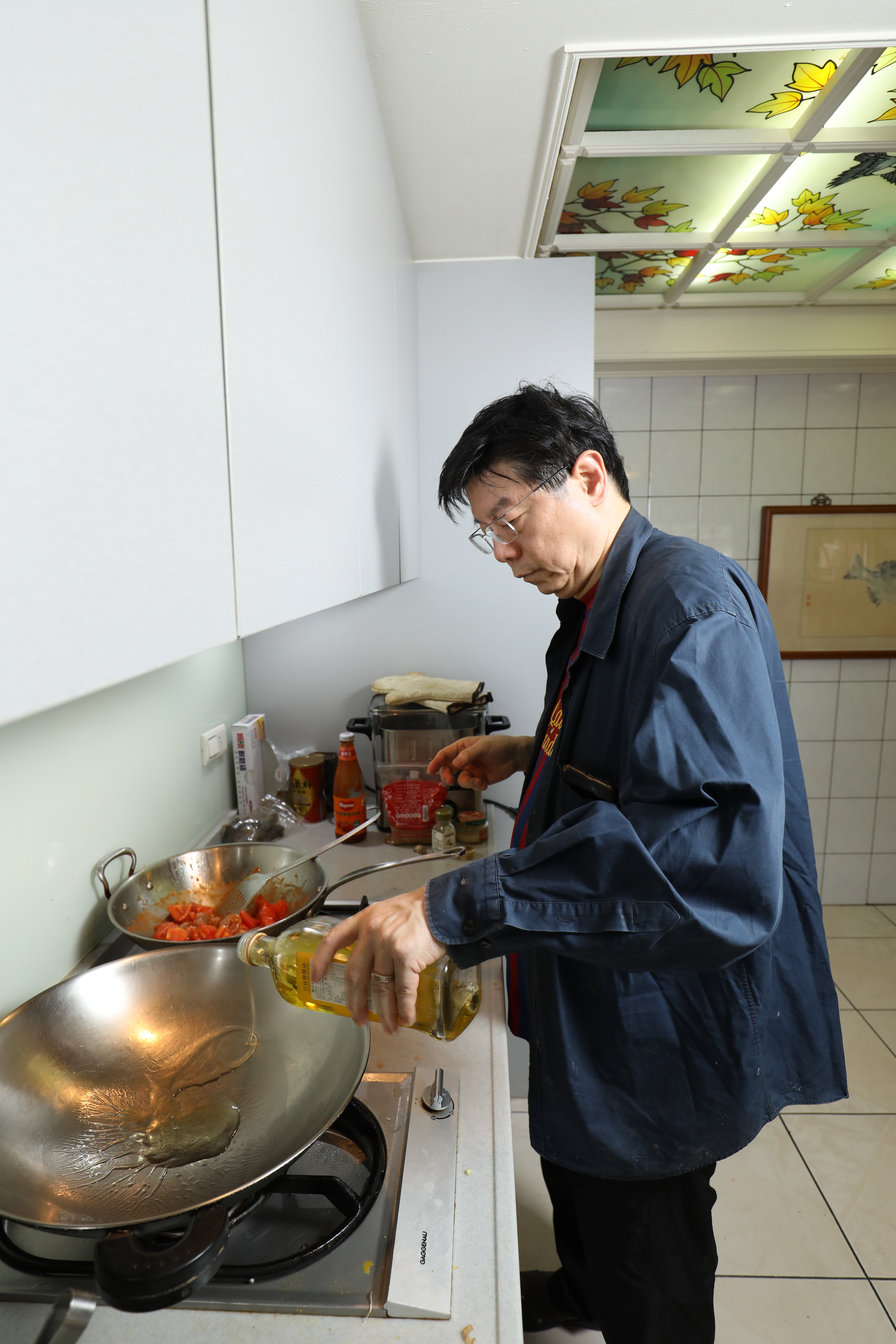 《鏡週刊》社長裴偉吃遍大江南北，經常向名廚討教，週末在家試做，現在也公開他的廚房筆記。