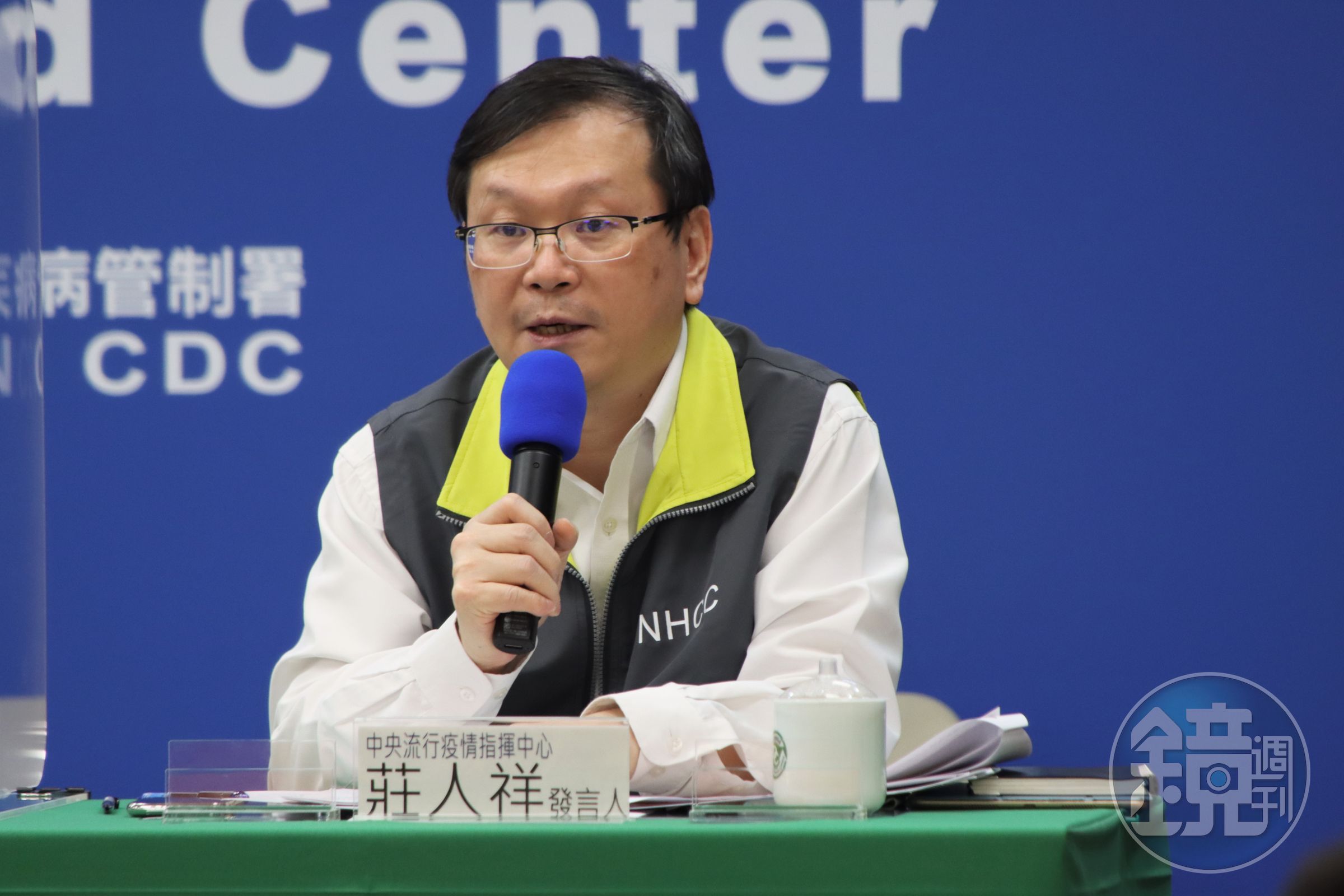 發言人莊人祥指出，增1例其他嚴重疑似症狀，為30多歲女性出現發燒、頭痛、手腳發麻症狀。（指揮中心提供）