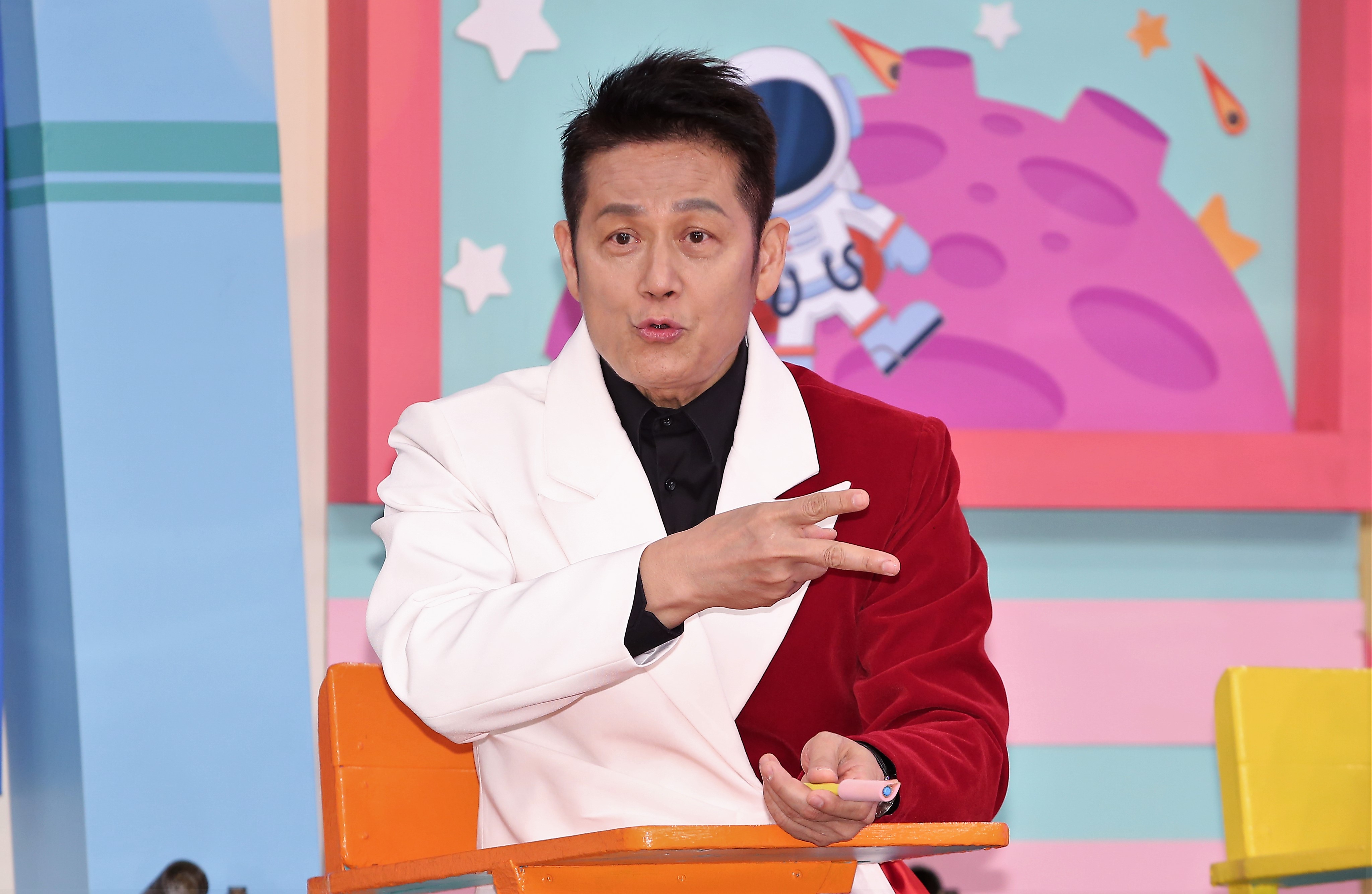 徐乃麟主持《天才衝衝衝》15年，坦言國罵唐從聖事件影響他很多。