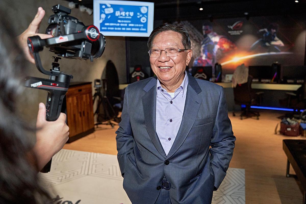 中保集團創辦人林孝信心繫宜蘭,在得知疫情發展狀況後,隨即指示基金會規劃捐助方案。(中保提供)
