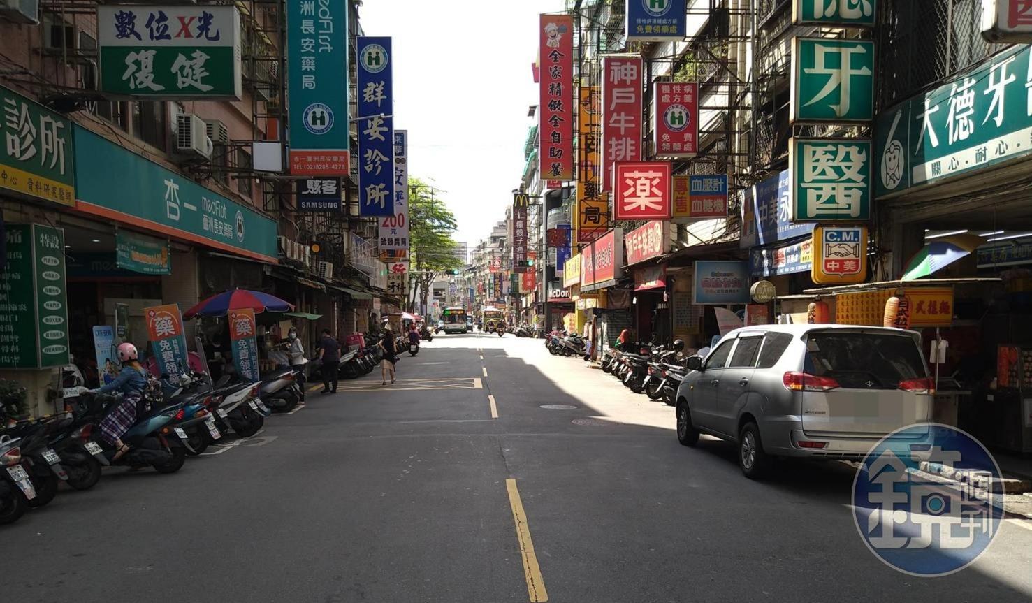 當地店家透露,確診足跡公布後「當晚許多人過來移車」。