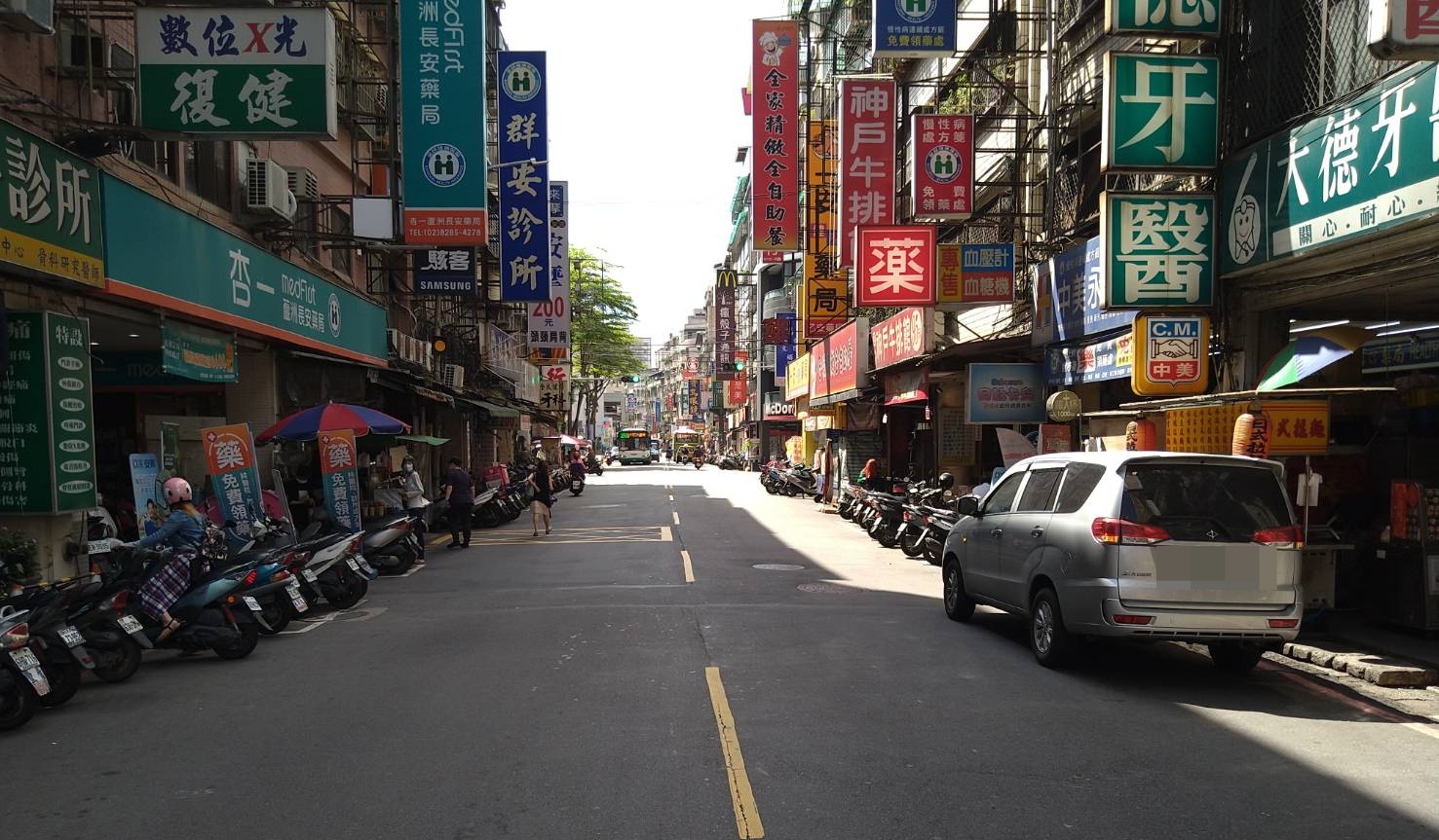 當地店家透露，確診足跡公布後「當晚許多人過來移車」。