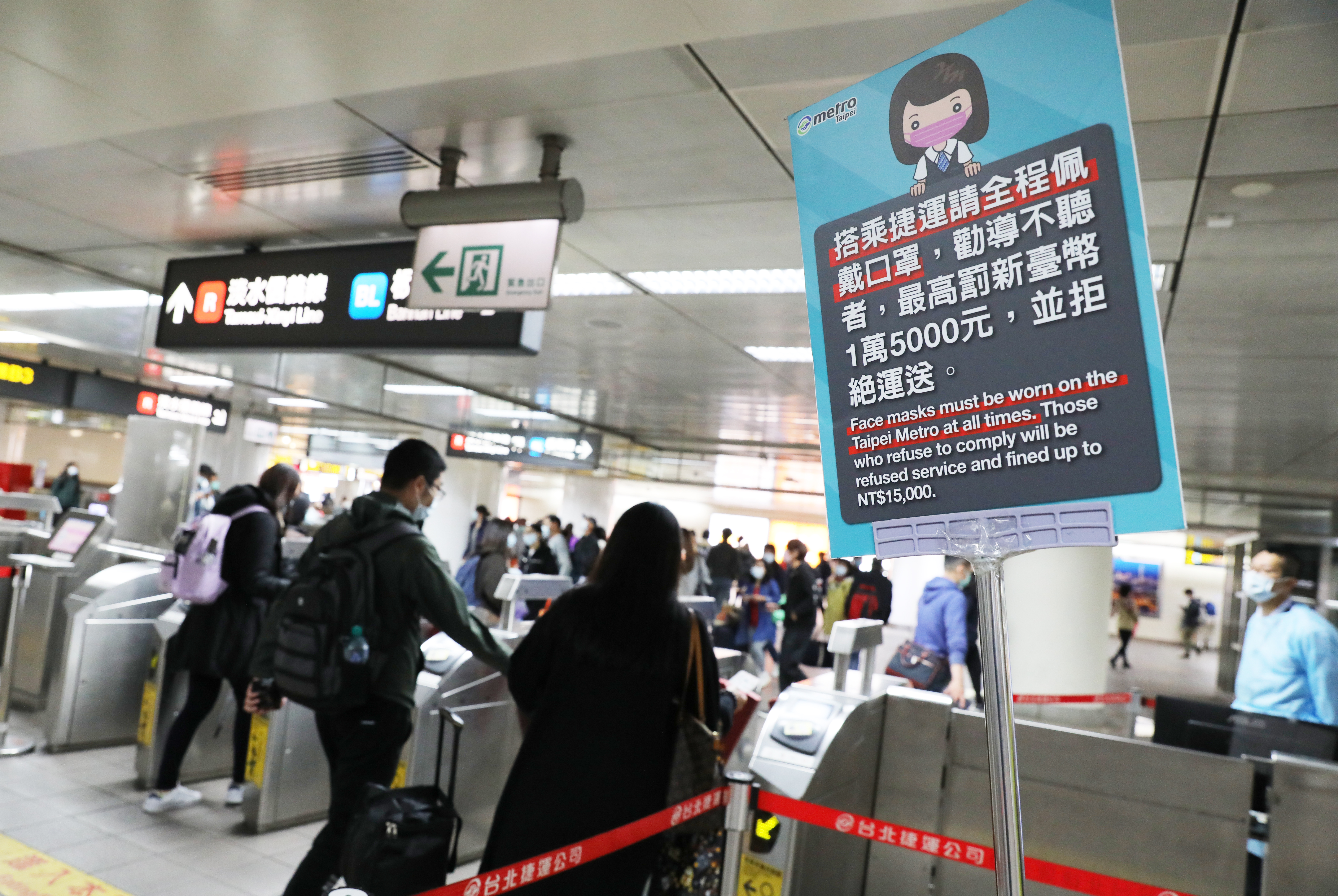 國內病例再度暴增，但防疫警戒暫未升級，指揮中心解釋原因。（本刊資料照）