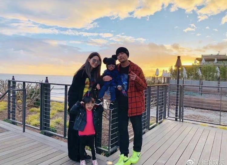 周杰倫相當疼愛女兒小周周,曾說女兒是他的前世情人。(翻攝自微博)