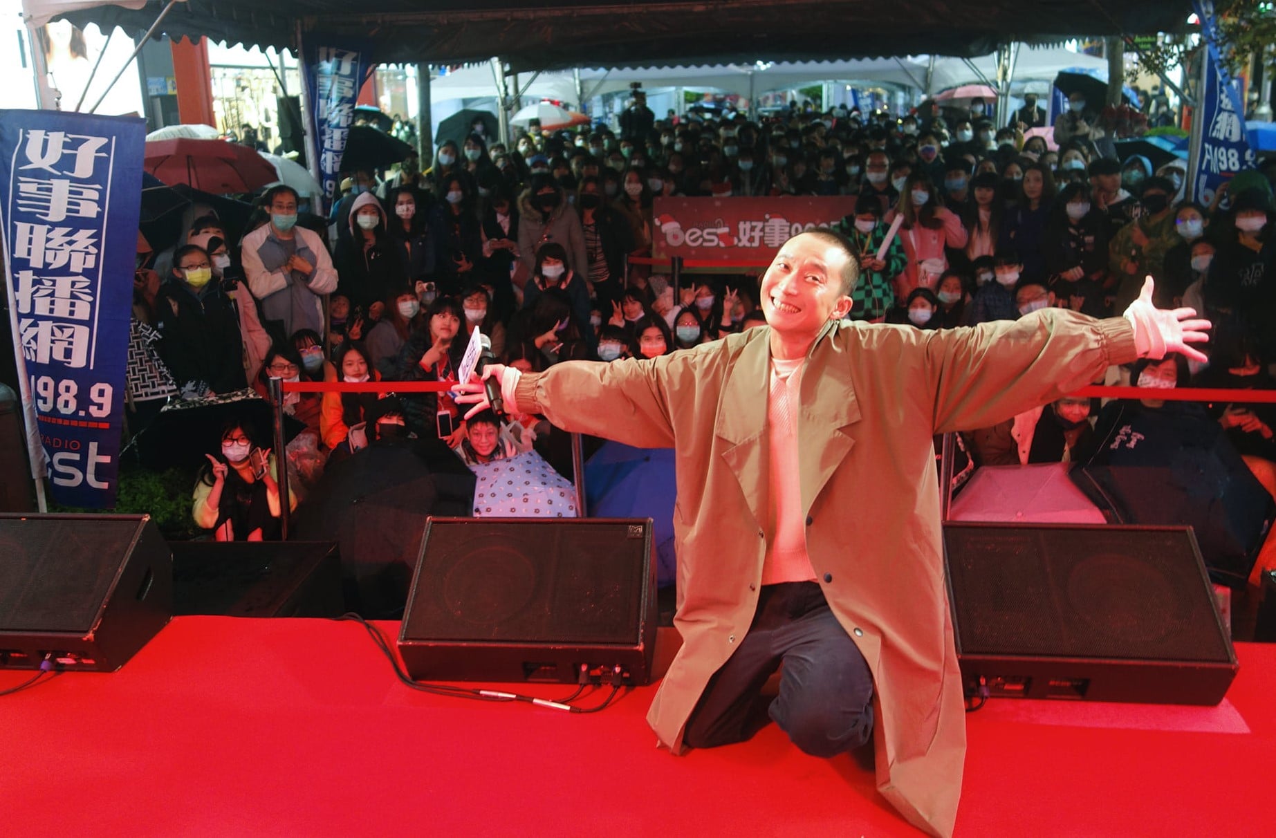 浩子爆黑馬入圍金曲「最佳台語男歌手獎」，上廁所的時候聽到入圍消息，一度興奮到尿不出來！（翻攝自浩子臉書）