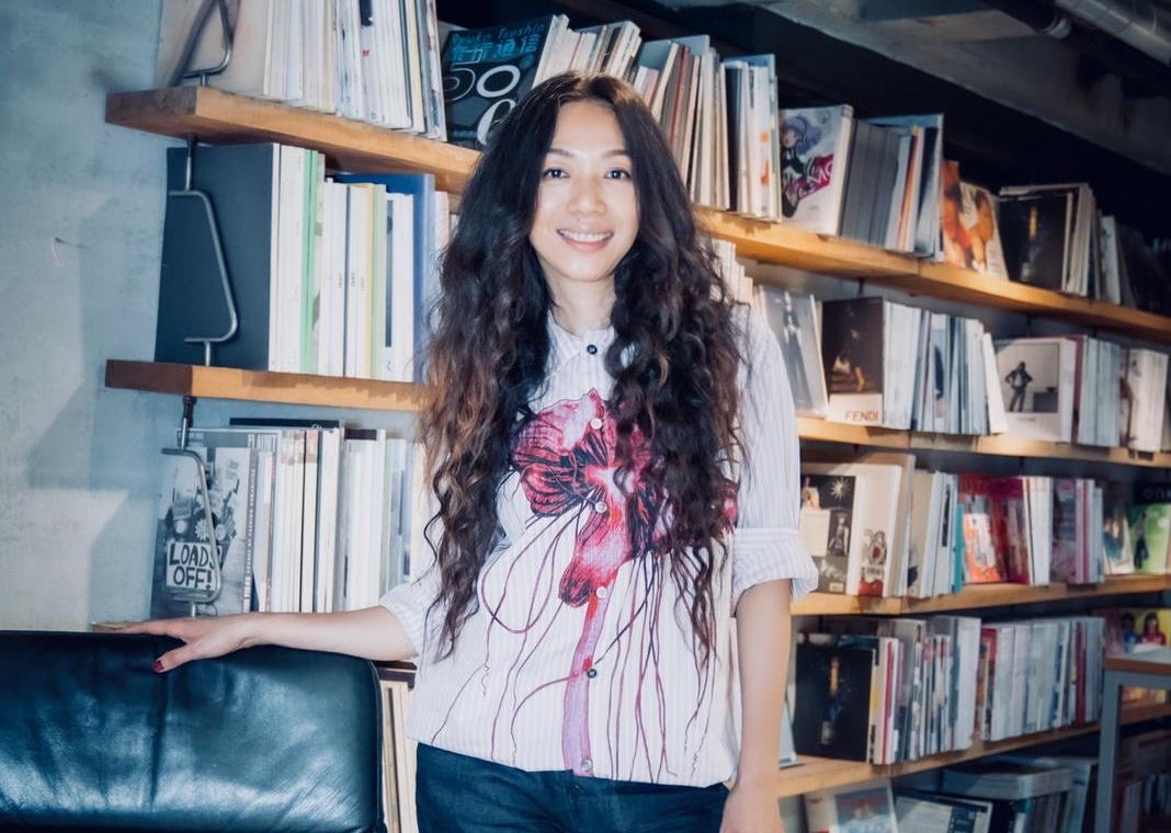 萬芳得知入圍金曲7項大獎的消息時，情緒激動。（何樂音樂提供）