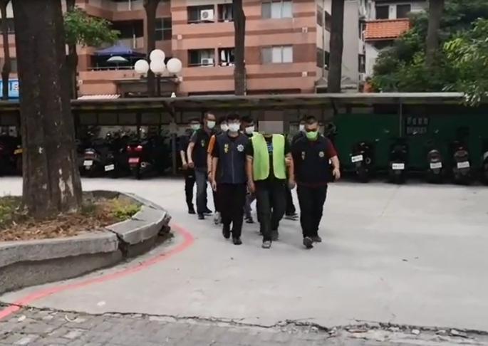 台中市警方破獲一起暴力集團,其中一名林姓小弟還曾擔任國片臨演扮演黑道。(翻攝畫面)
