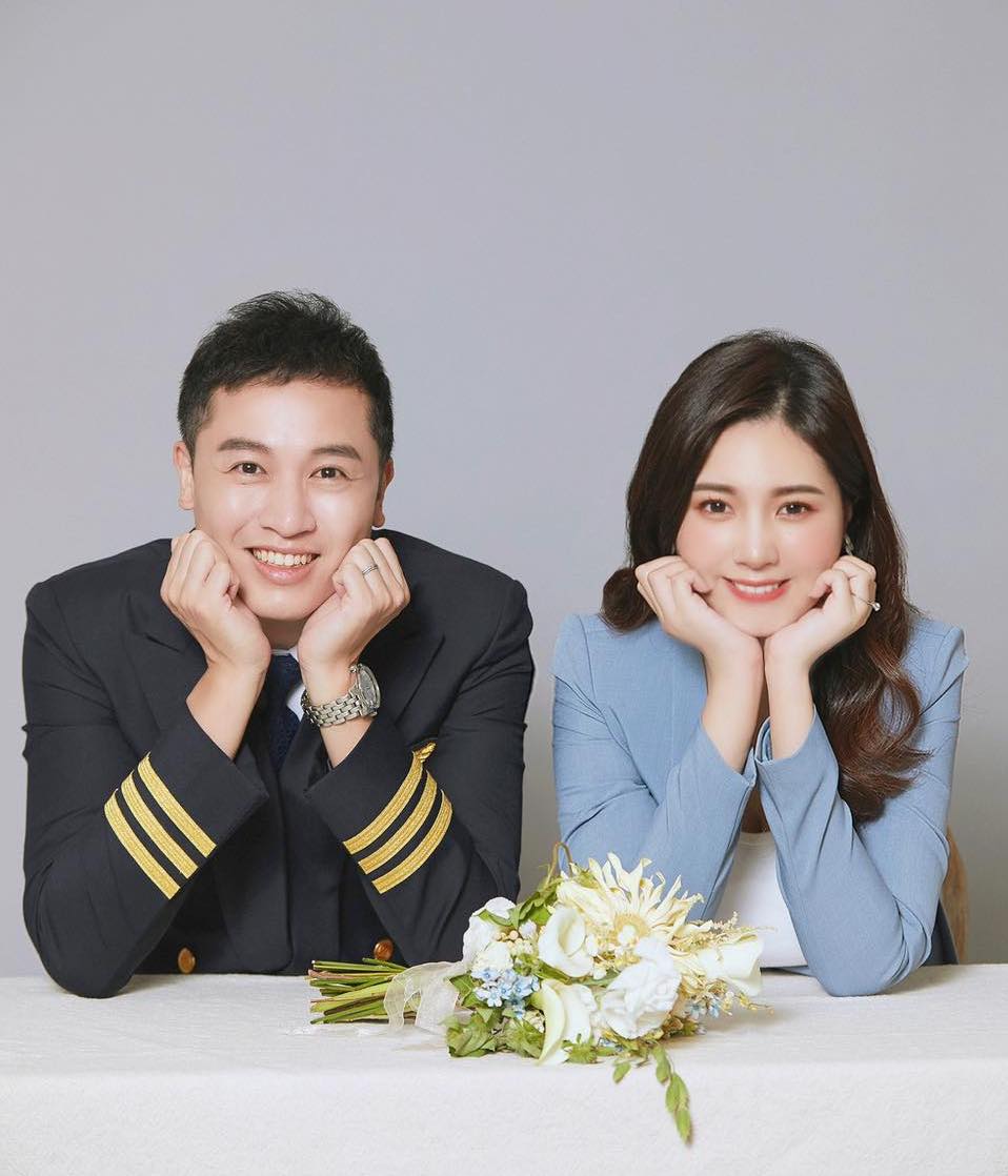 虞承璇（右）去年與「華航徐大英」閃電結婚。（翻攝虞承璇臉書）