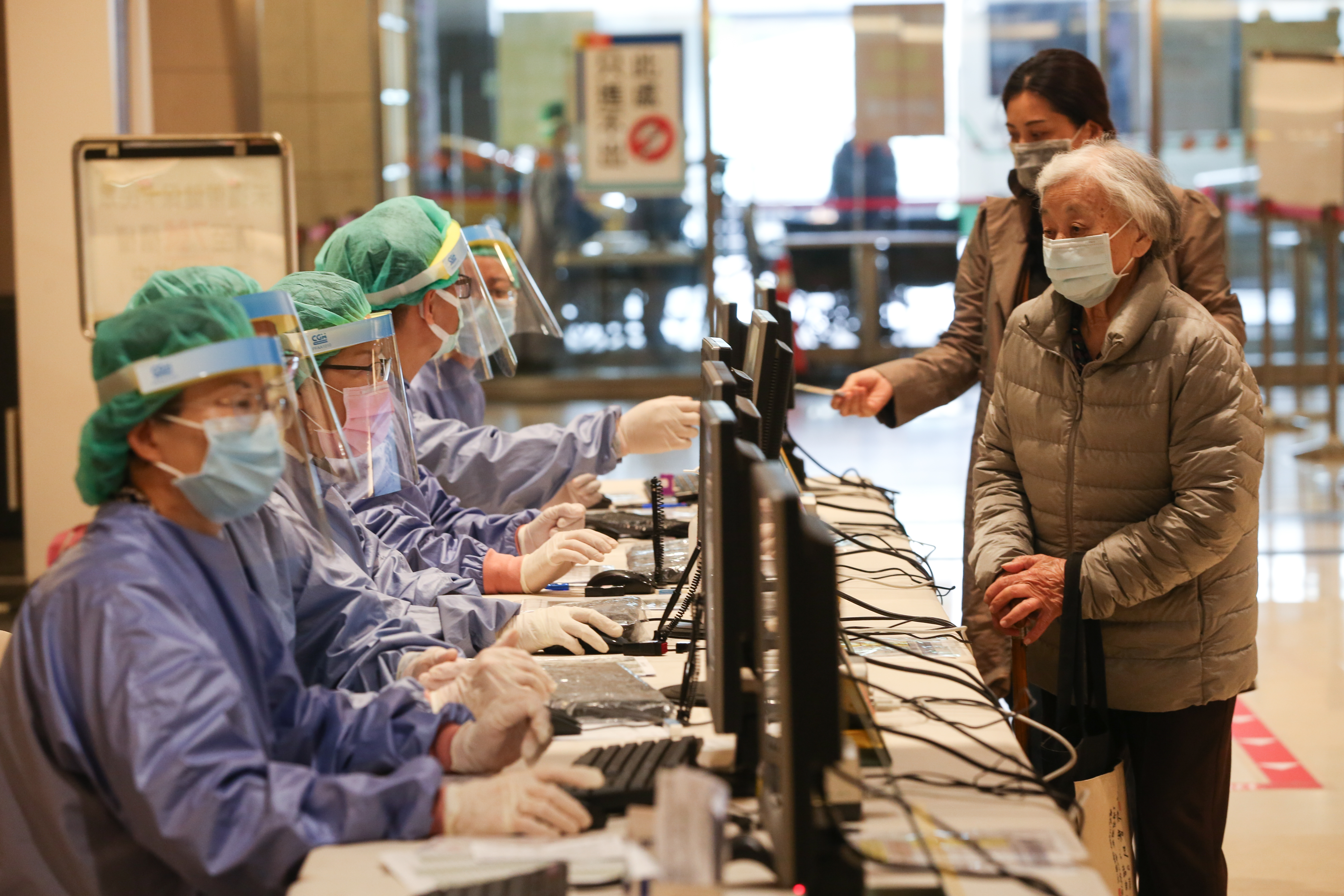 台灣近日確診暴增，外媒點出身為防疫亮眼國家的一大隱憂。（本刊資料照）